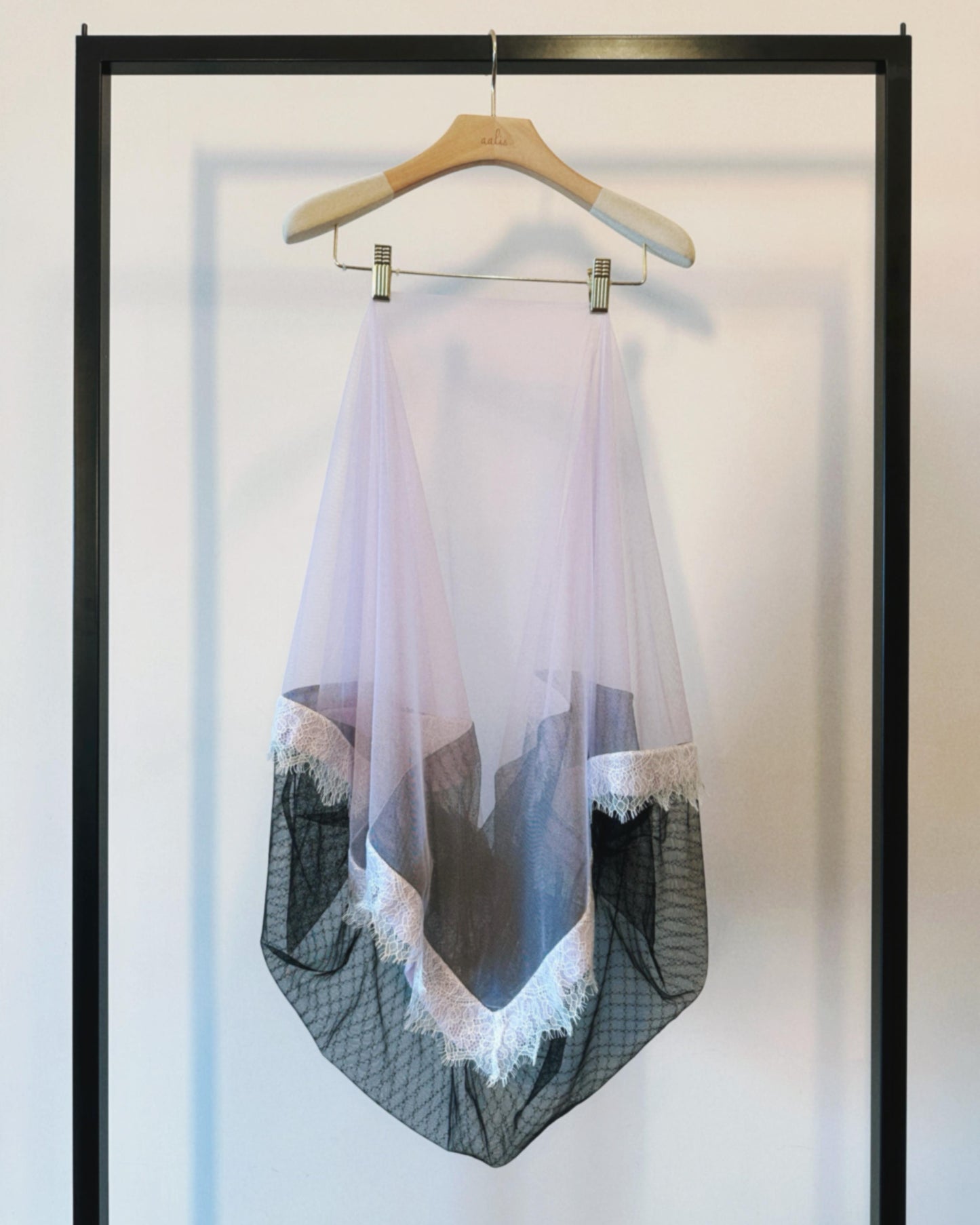 (Pre-order) aalis LISI MESH SS26 ruffle hem scarf (Black Stripe)