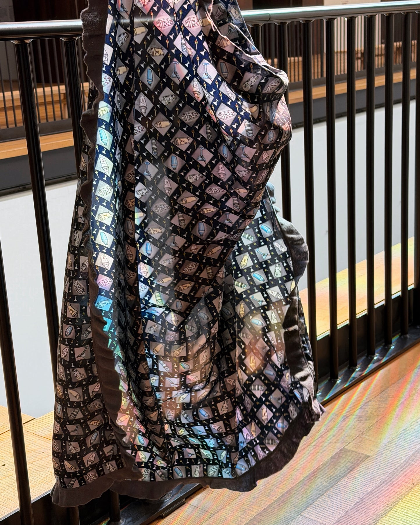 aalis LISI LAR ruffle hem scarf (Grey Print)