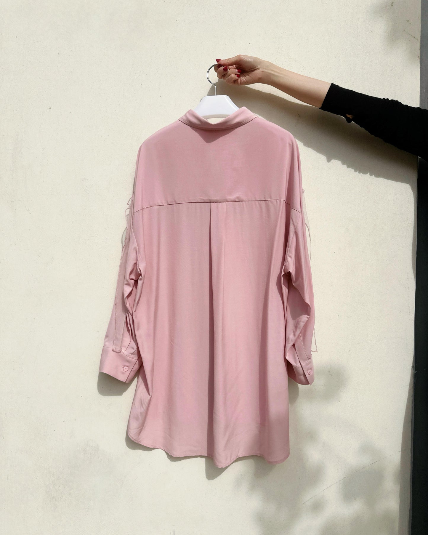 aalis COFFEY FW25 single pocket mesh detail oversized shirt (Pink)
