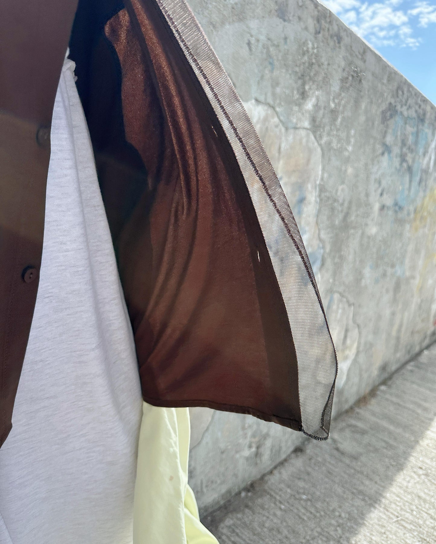 aalis COFFEY FW25 single pocket mesh detail oversized shirt (Brown)