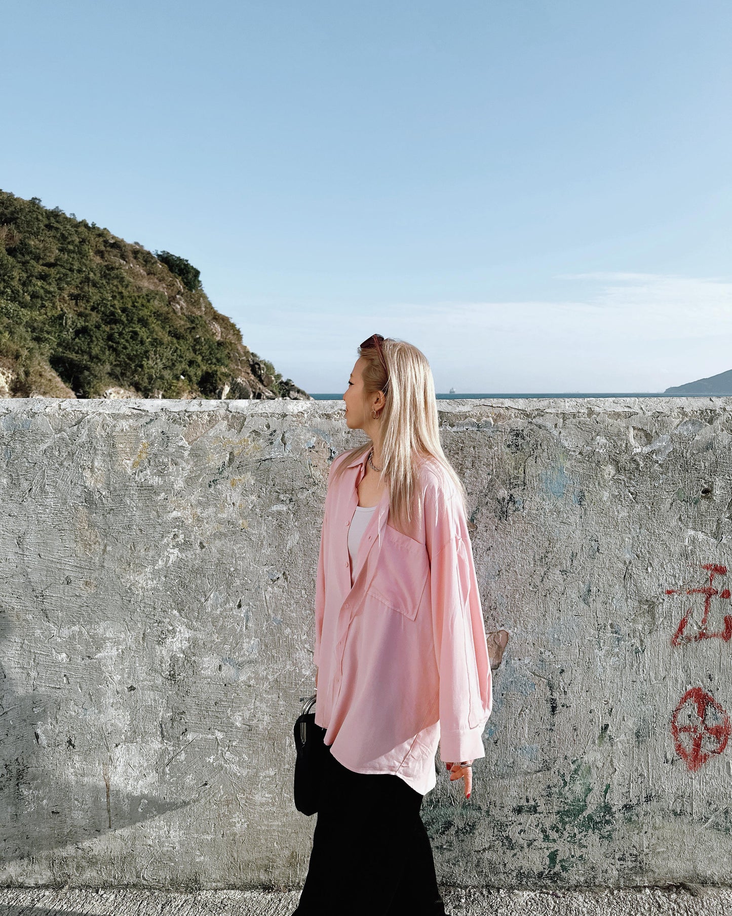 aalis COFFEY FW25 single pocket mesh detail oversized shirt (Pink)