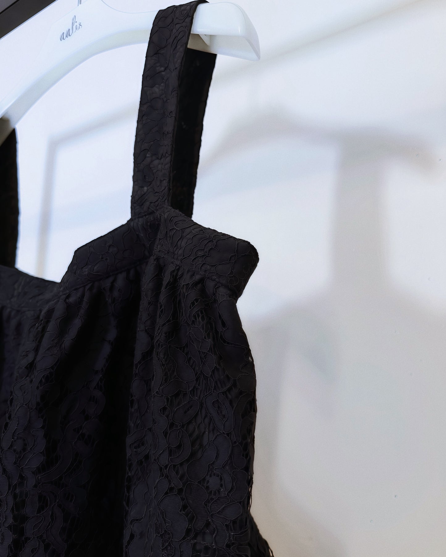 aalis DIANA SS26 cropped lace tank (Black)