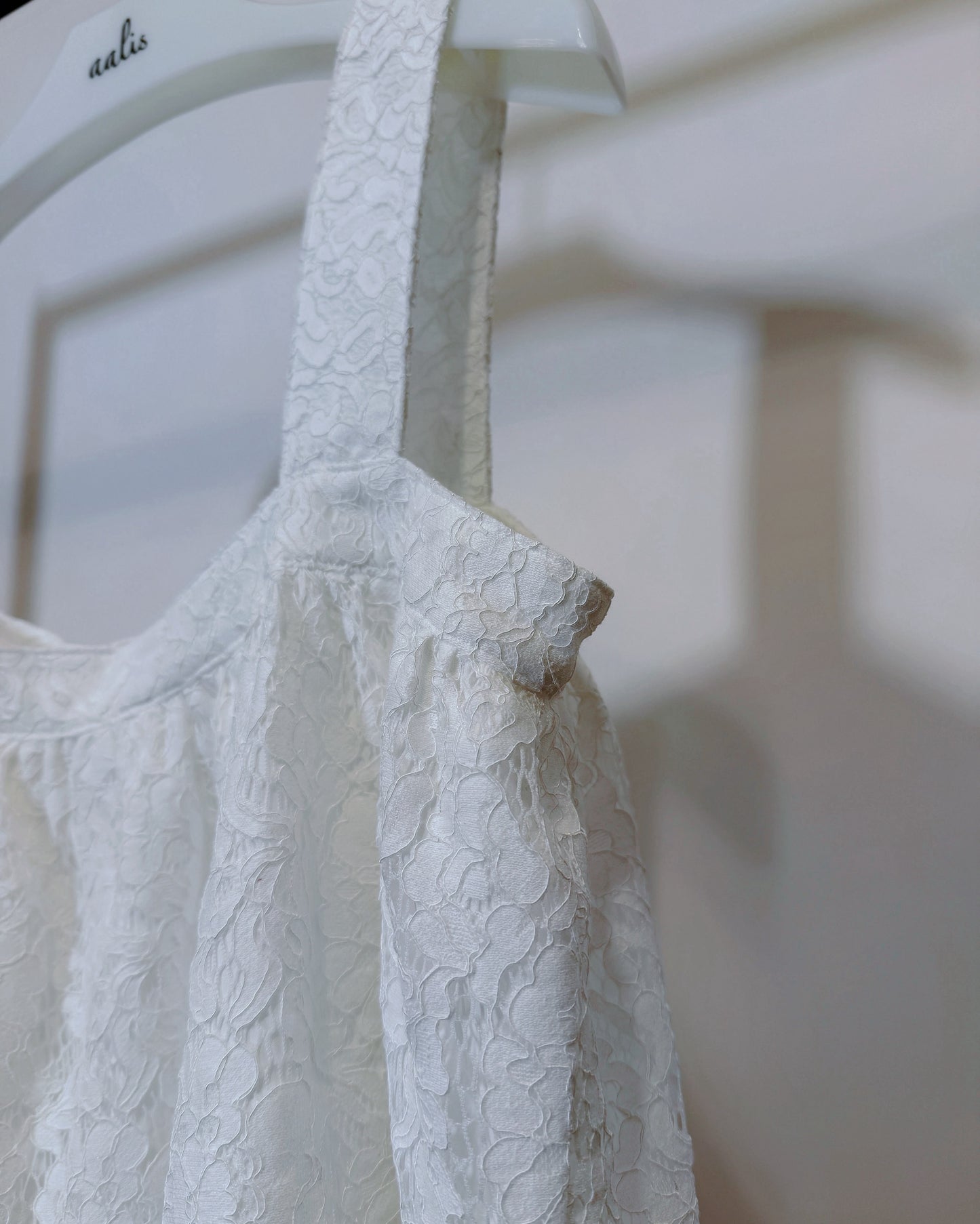aalis DIANA SS26 cropped lace tank (White)