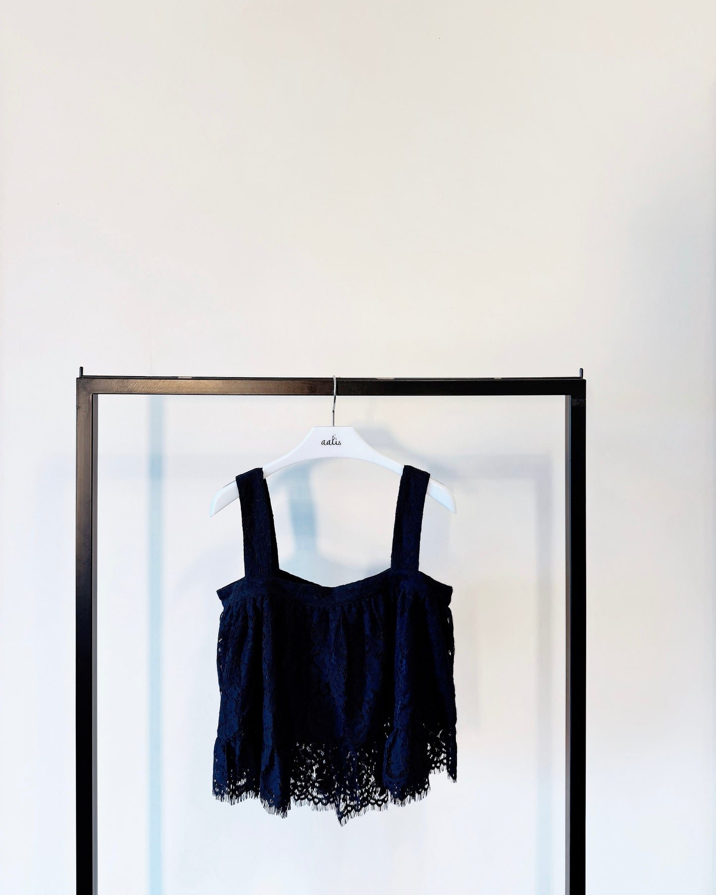 aalis DIANA SS26 cropped lace tank (Navy)