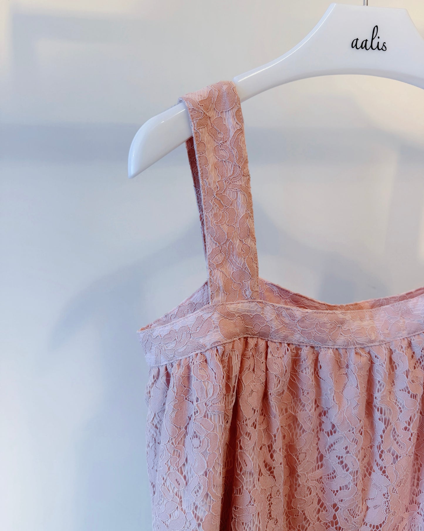 aalis DIANA SS26 cropped lace tank (Pink)