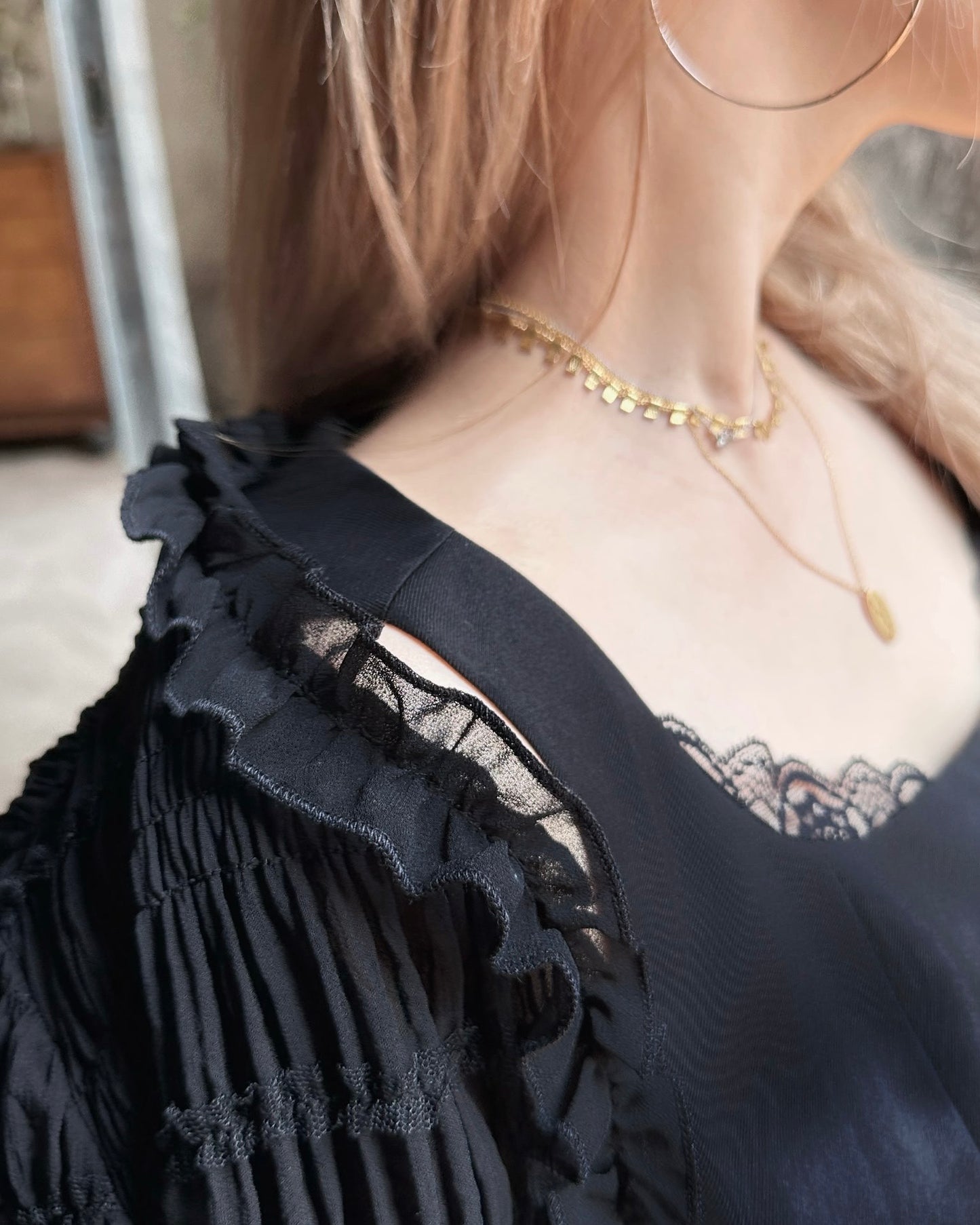 (Pre-order) aalis OSI square neck lace trim fitted peplum top (Black)