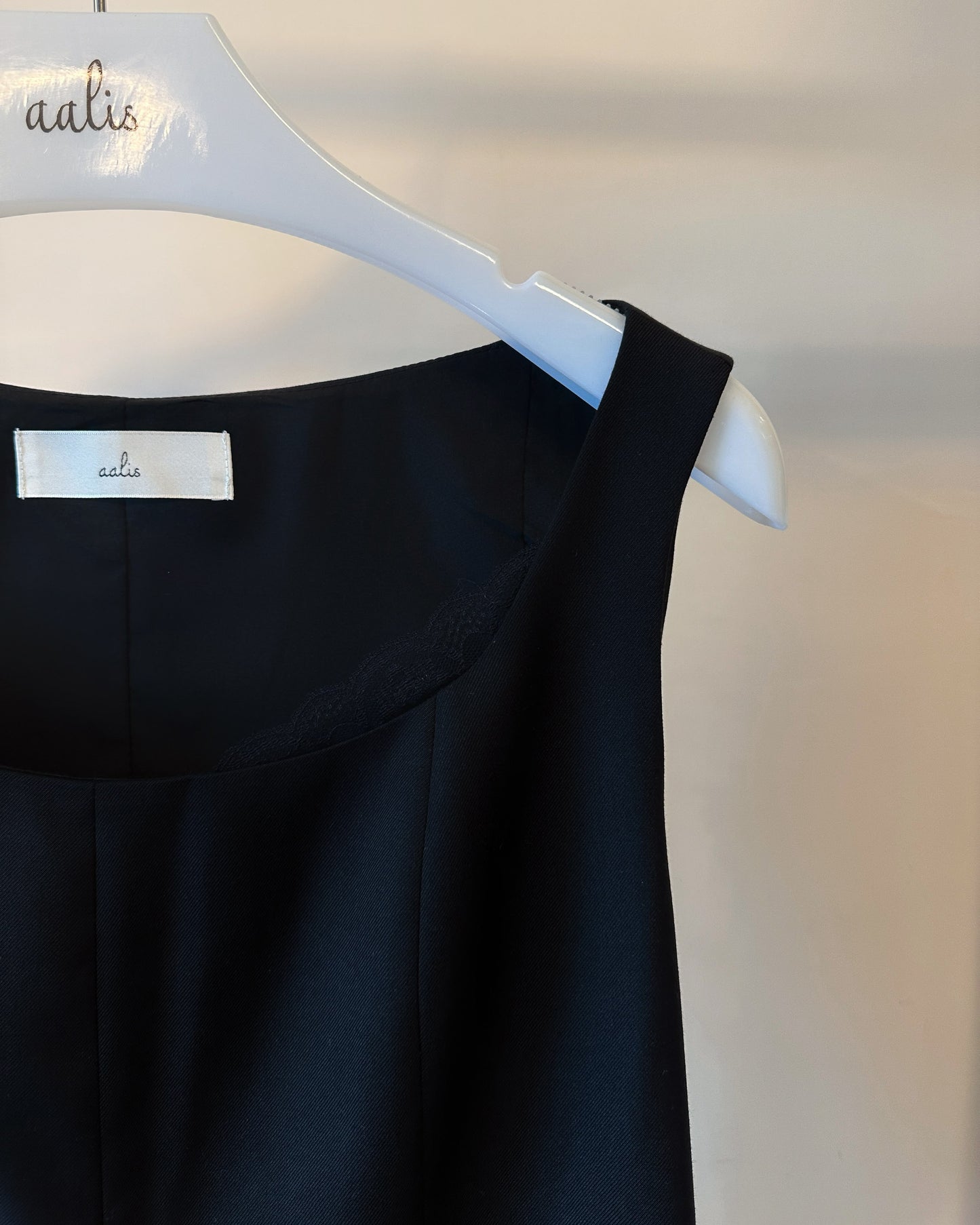 aalis OSI square neck lace trim fitted peplum top (Black)
