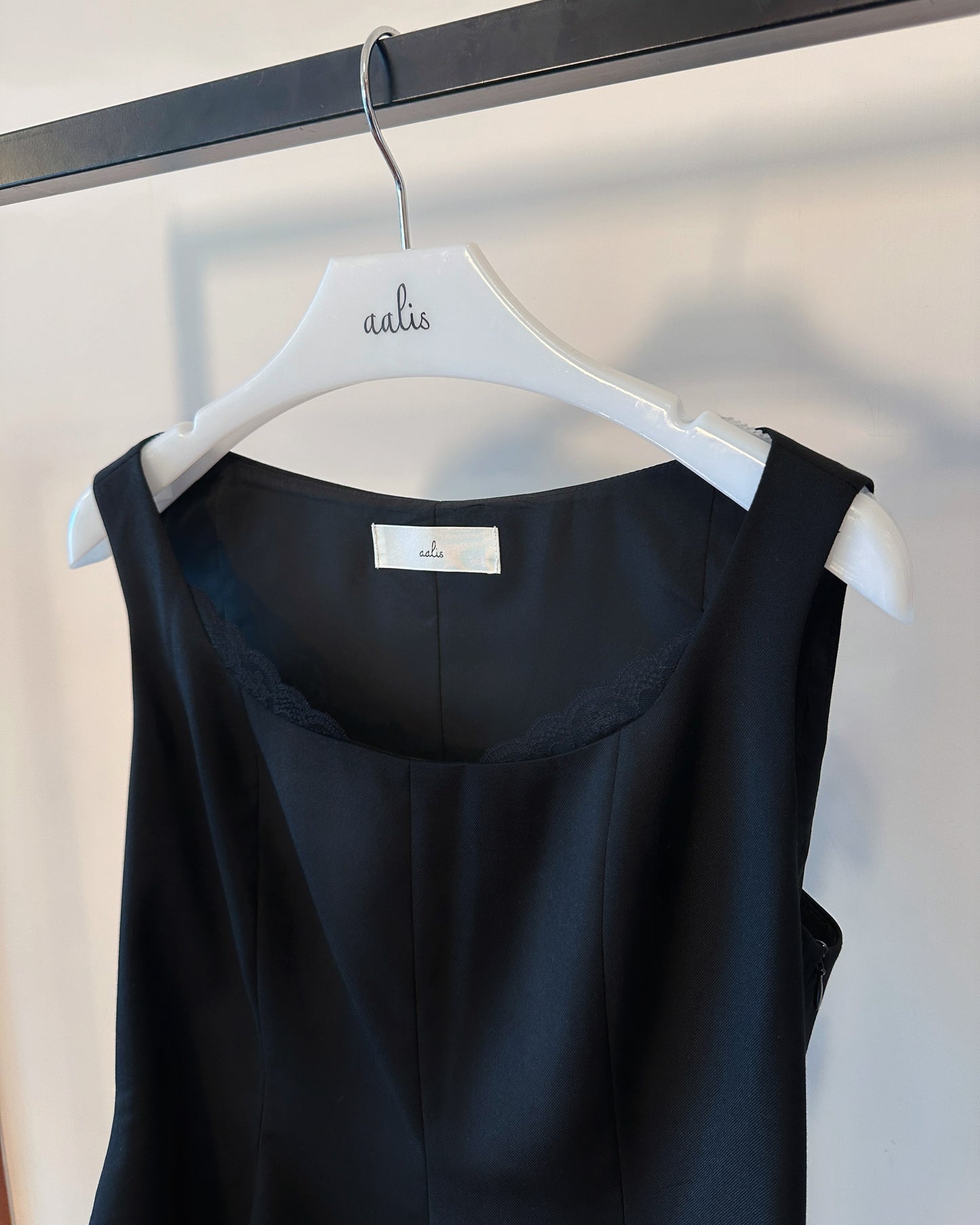 aalis OSI square neck lace trim fitted peplum top (Black)