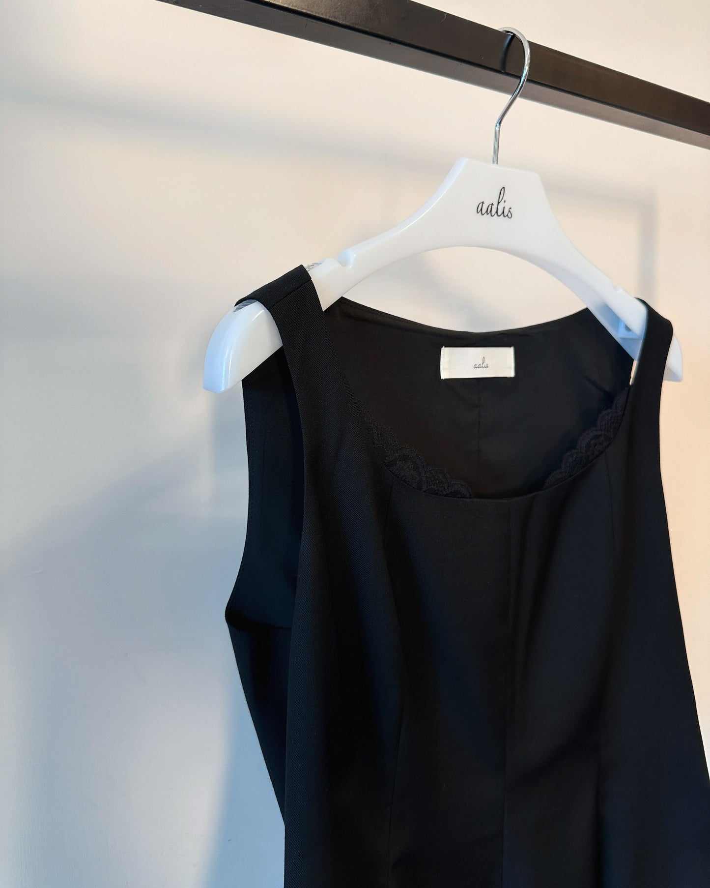 aalis OSI square neck lace trim fitted peplum top (Black)