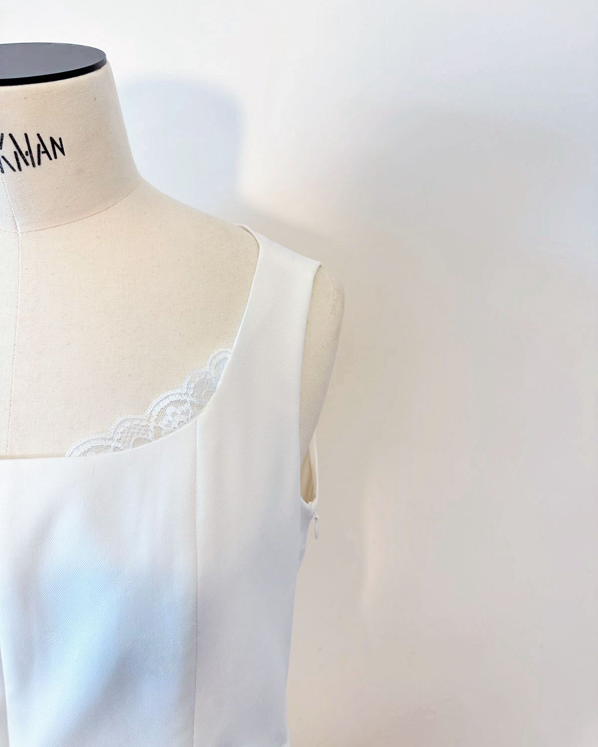 aalis OSI square neck lace trim fitted peplum top (White)