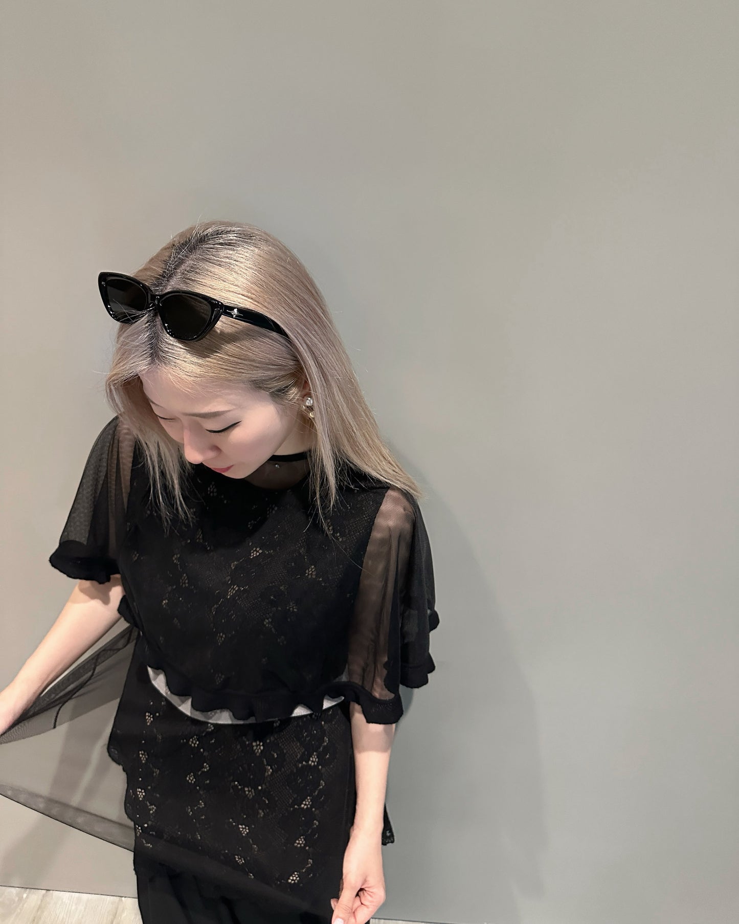 aalis NOVIE lace with mesh layer top (Black)
