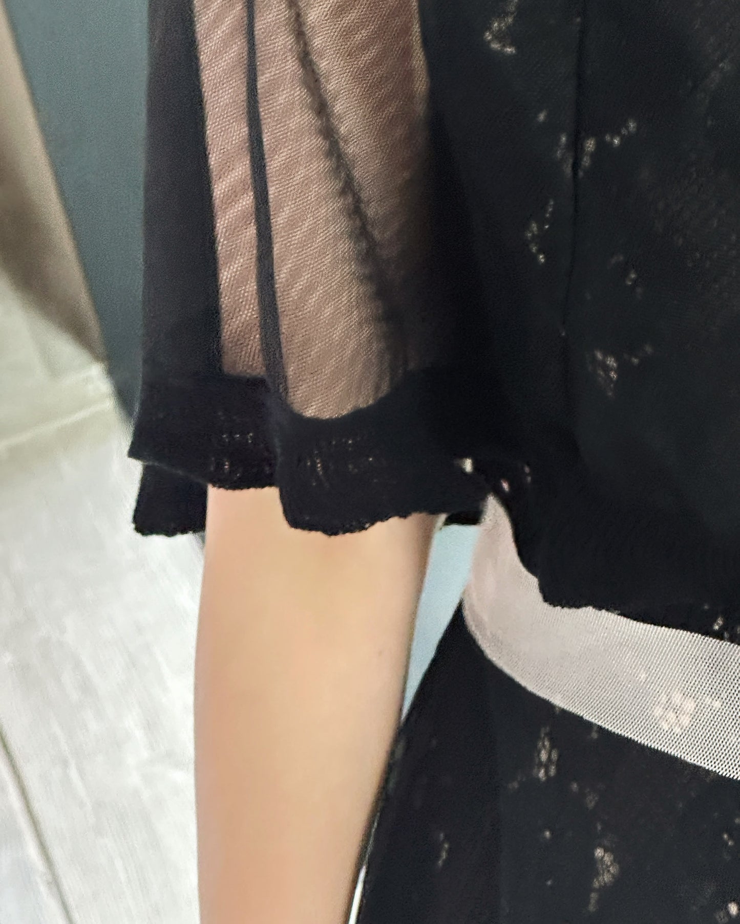 aalis NOVIE lace with mesh layer top (Black)