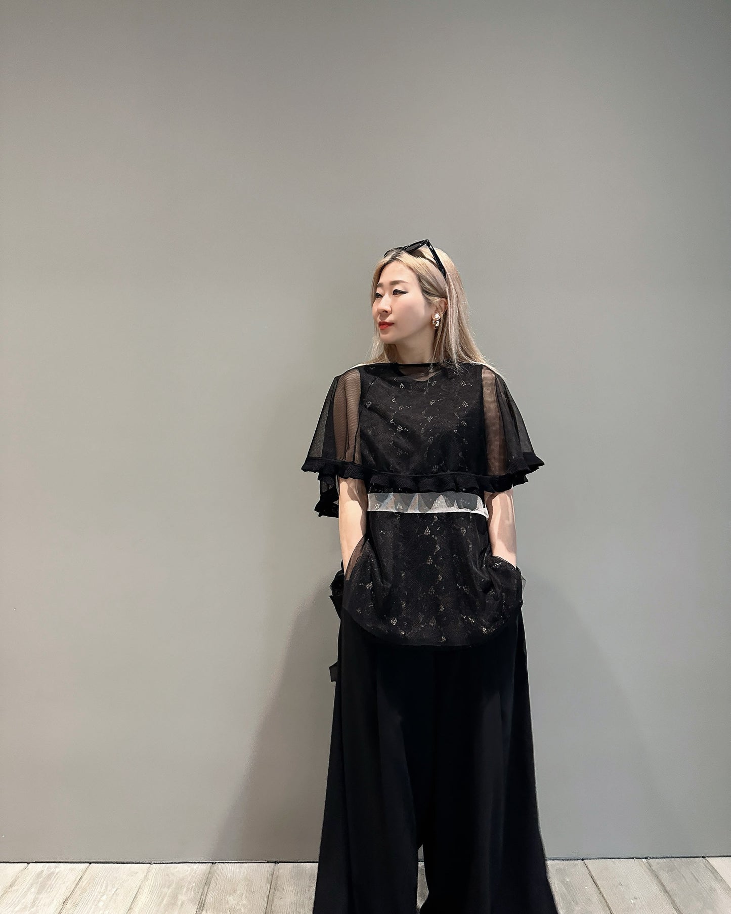 aalis NOVIE lace with mesh layer top (Black)