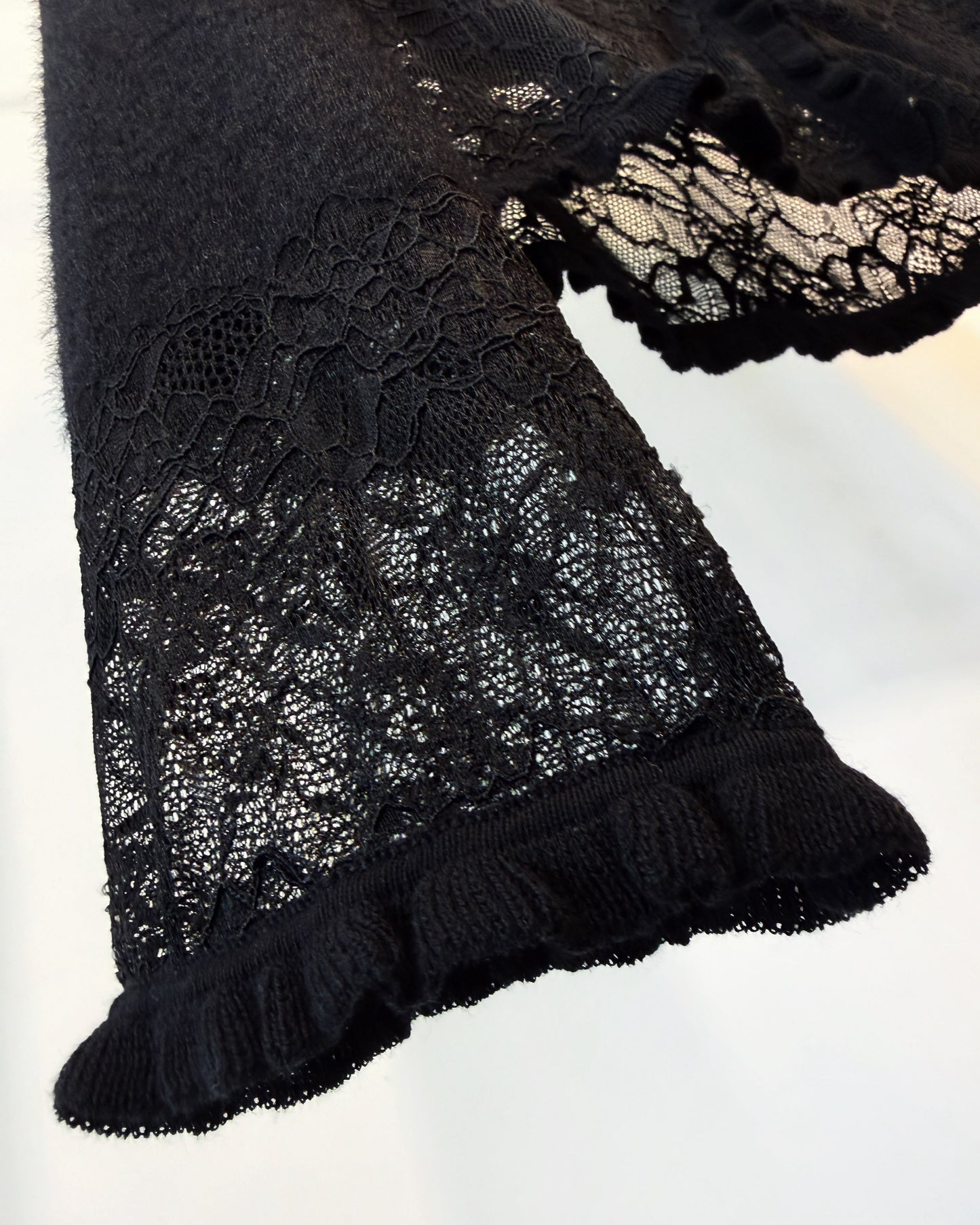 aalis RICA tiny ruffle trim cardigan (Black)