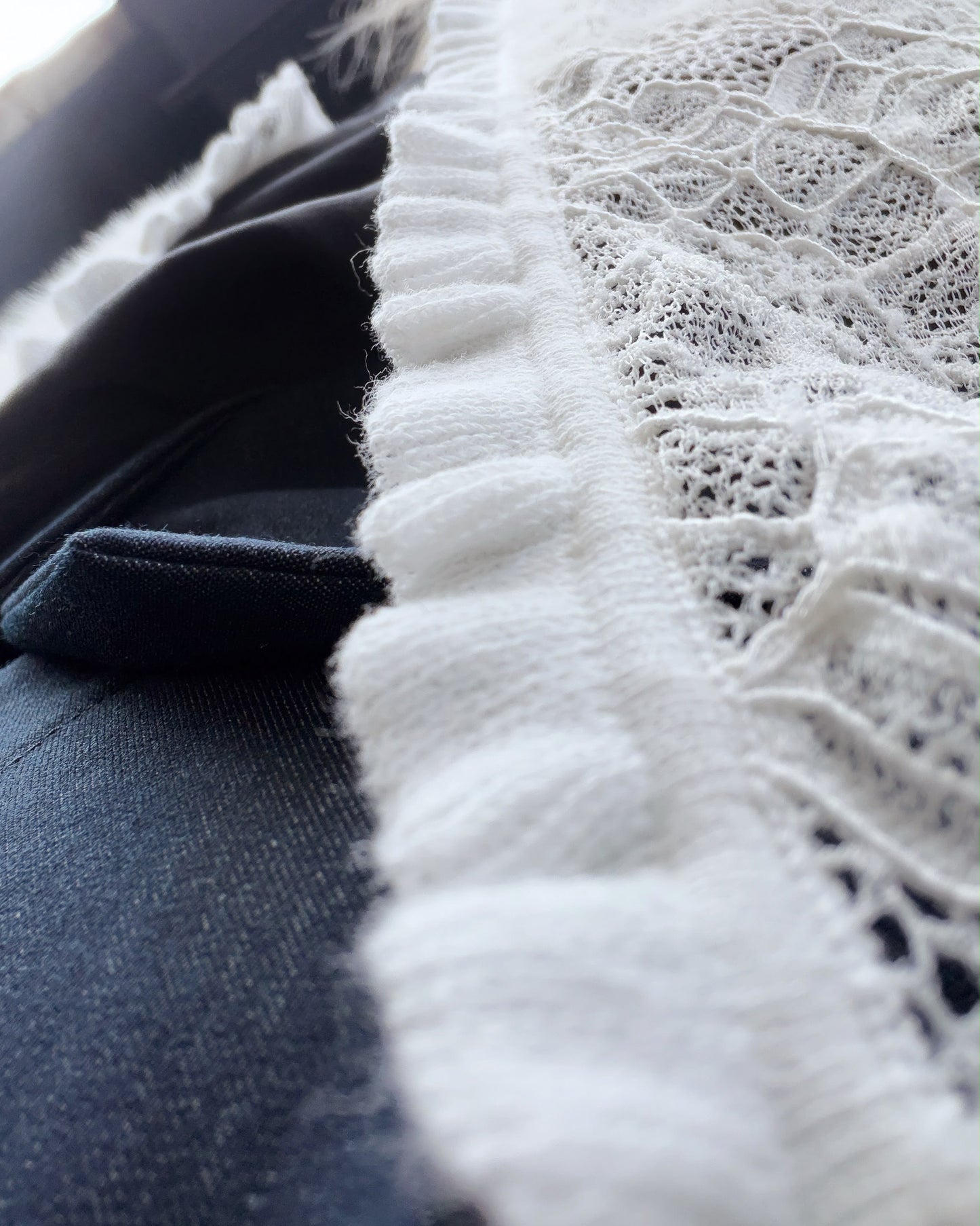 aalis RICA tiny ruffle trim cardigan (White)