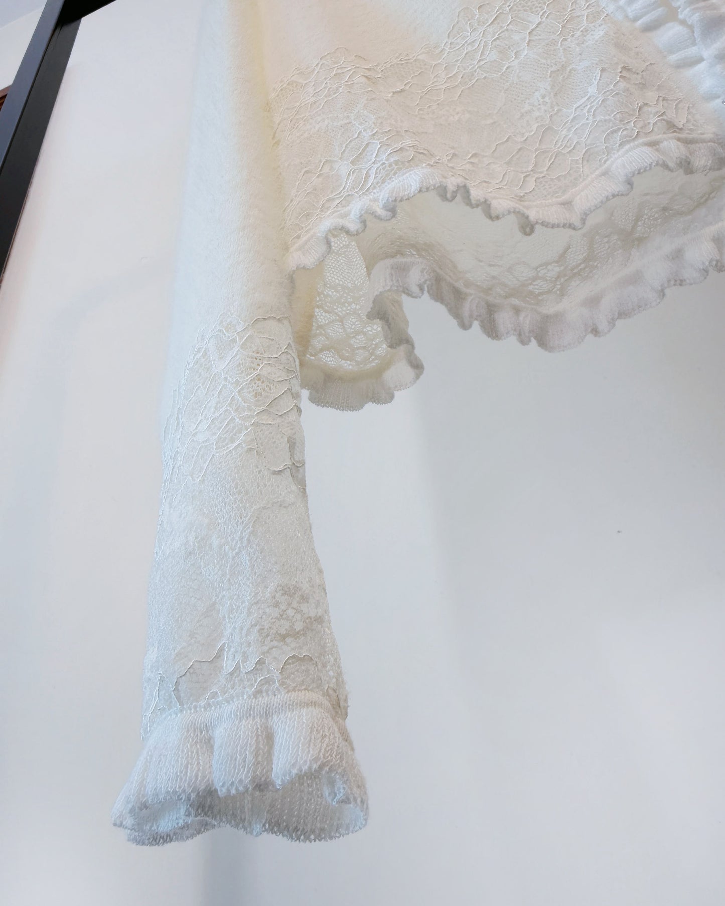 aalis RICA tiny ruffle trim cardigan (White)