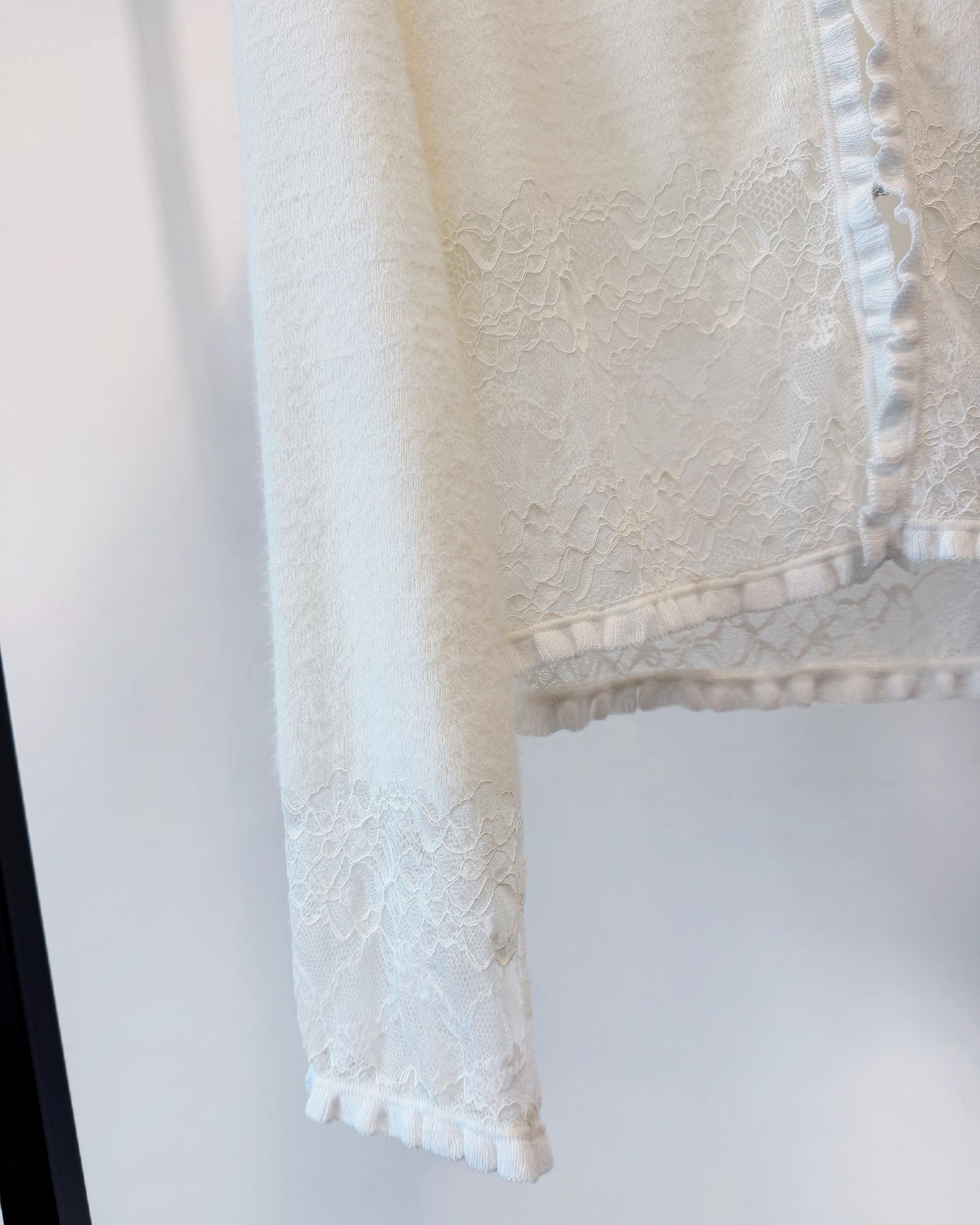 aalis RICA tiny ruffle trim cardigan (White)