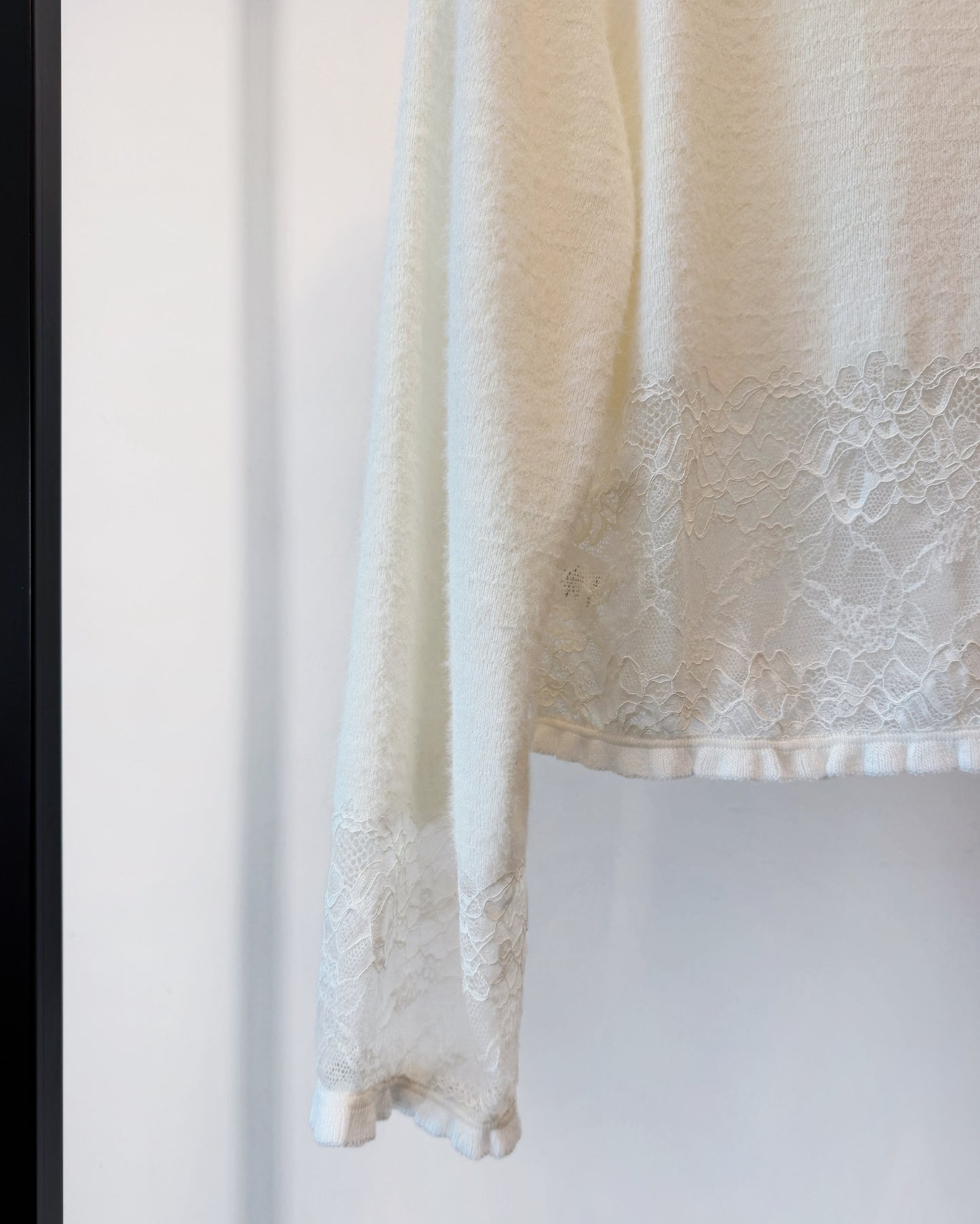 aalis RICA tiny ruffle trim cardigan (White)