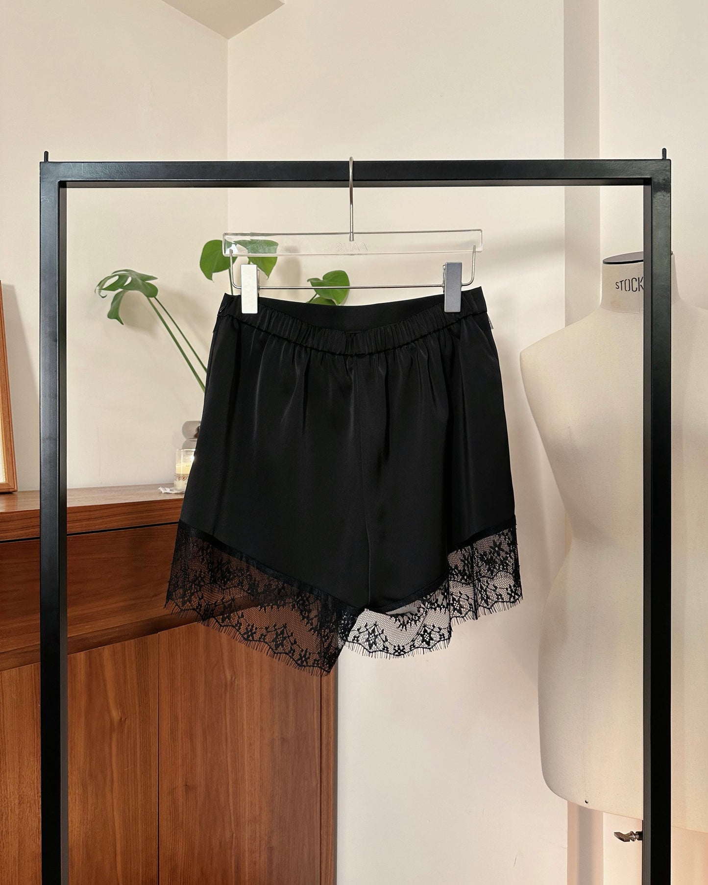 aalis SOVI SS26 lace trim lining shorts (Black)