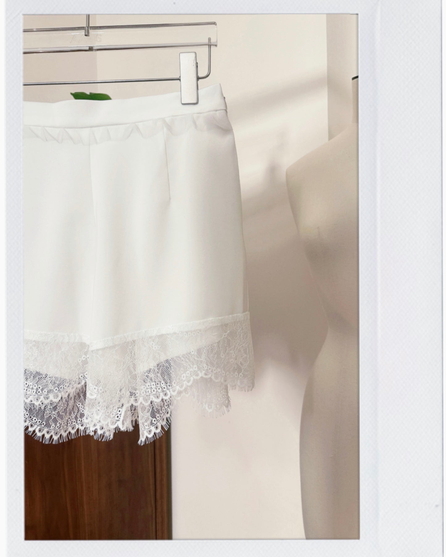 aalis SOVI SS26 lace trim lining shorts (White)