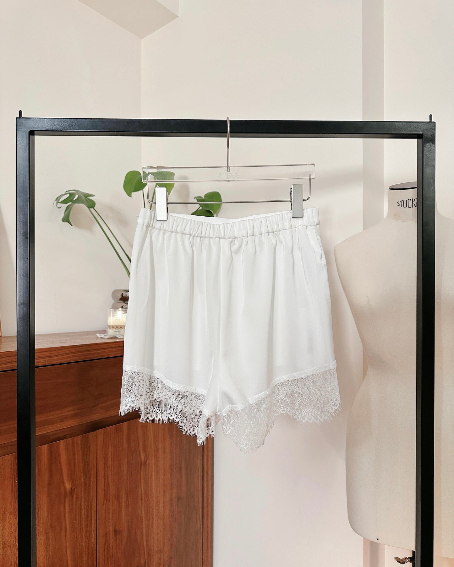 aalis SOVI SS26 lace trim lining shorts (White)