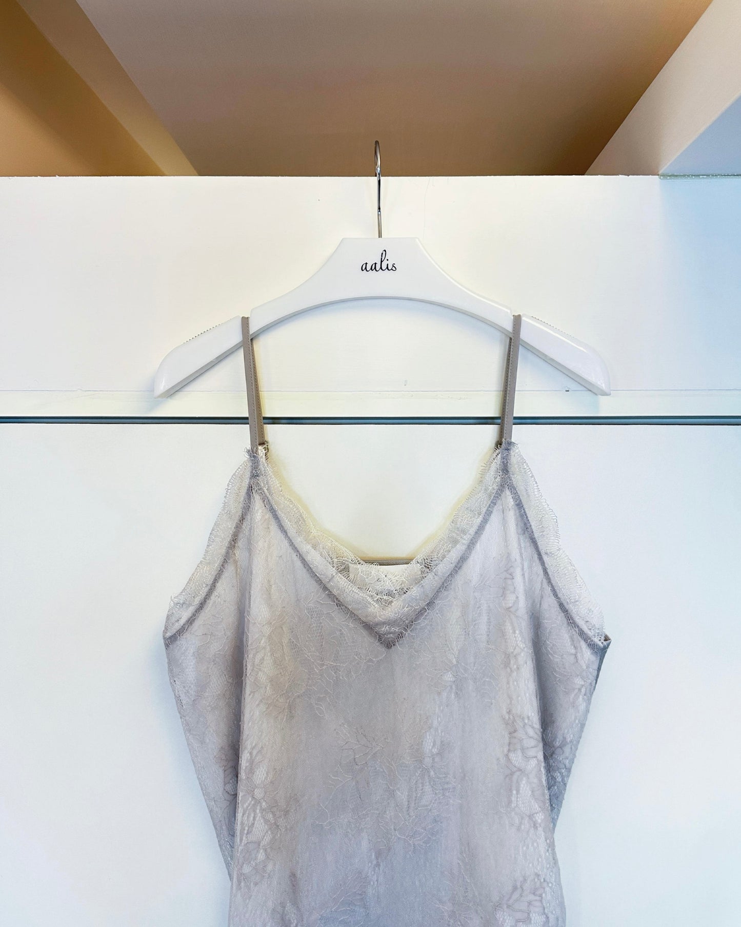 (Pre-order) aalis NEAS SS26 double layer lace camisole (Lt Grey)