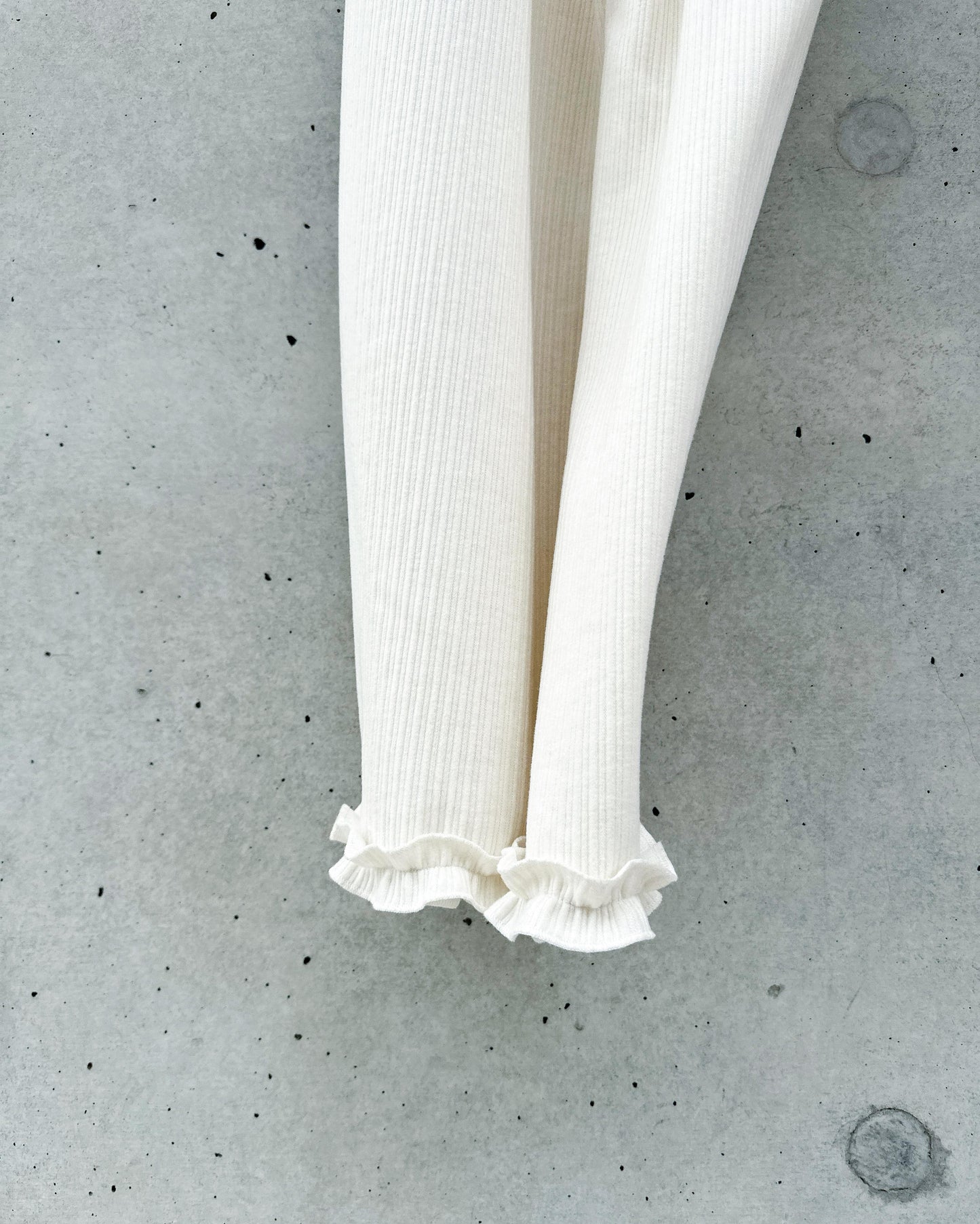 aalis LILIA T ruffle hem track pants  (White)