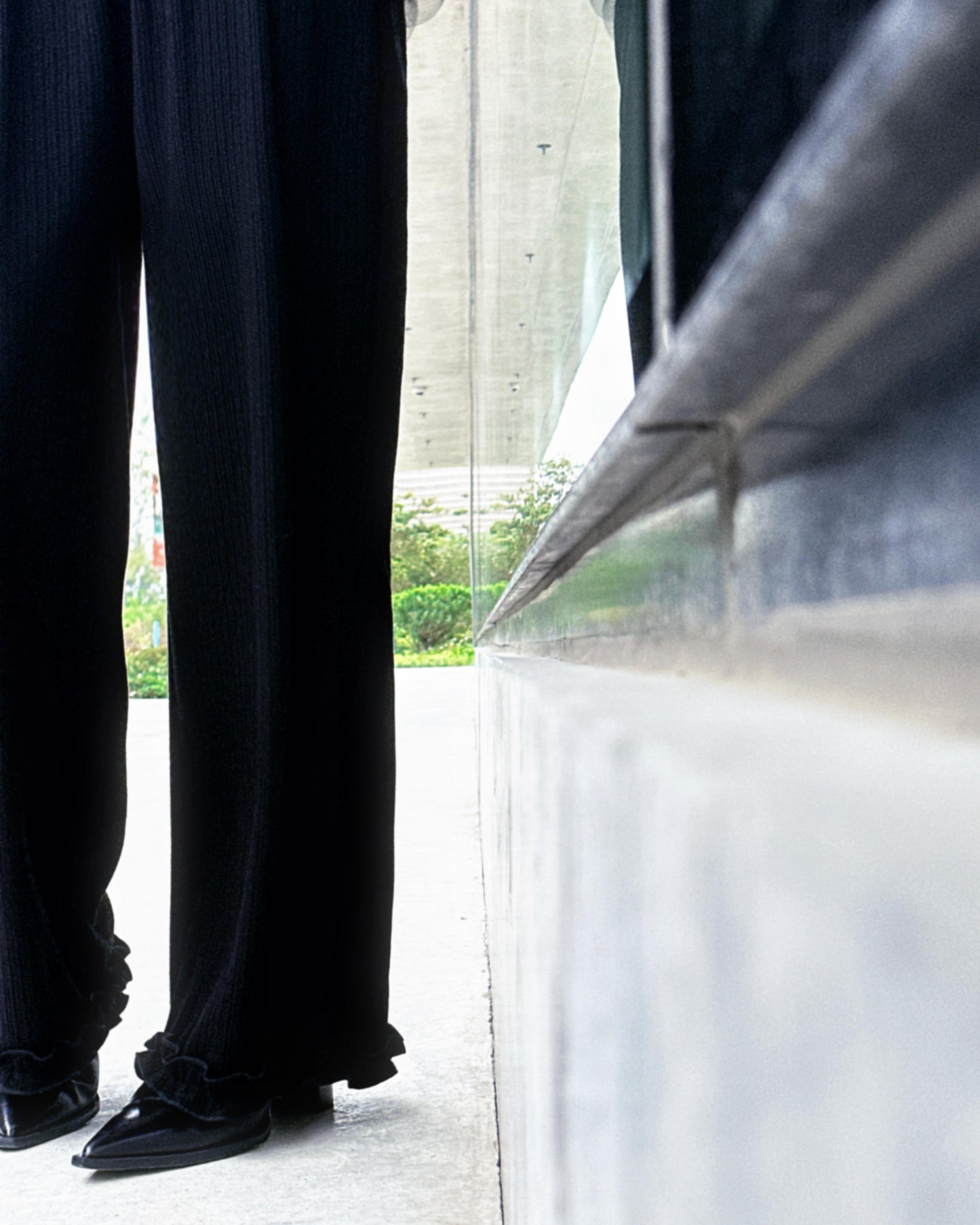 aalis LILIA T ruffle hem track pants  (Black)