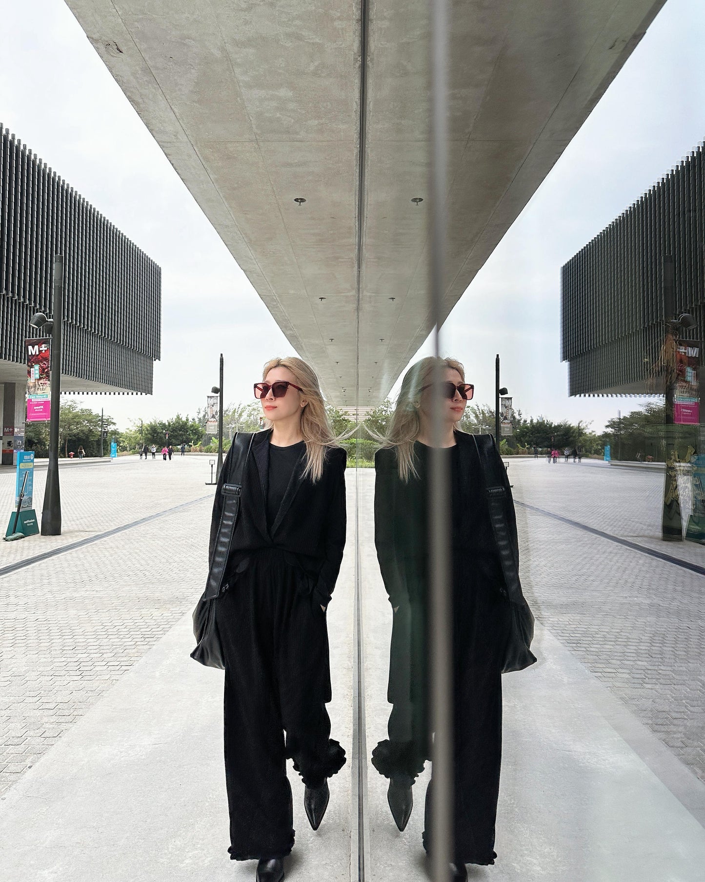 aalis LILIA T ruffle hem track pants  (Black)