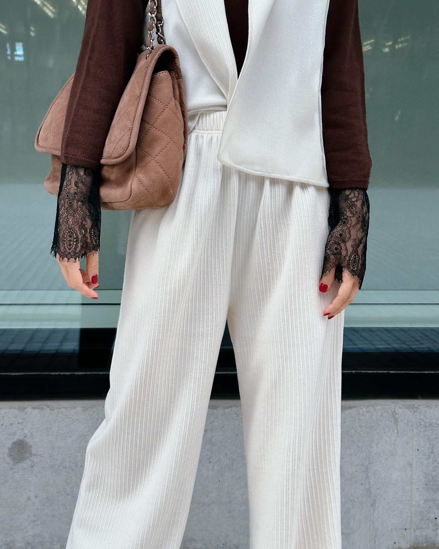 aalis LILIA T ruffle hem track pants  (White)