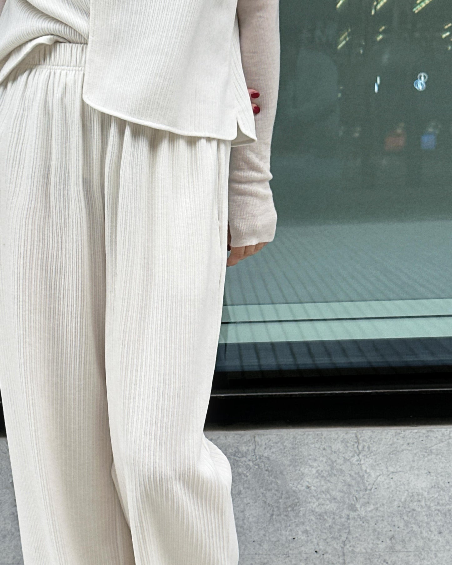 aalis LILIA T ruffle hem track pants  (White)