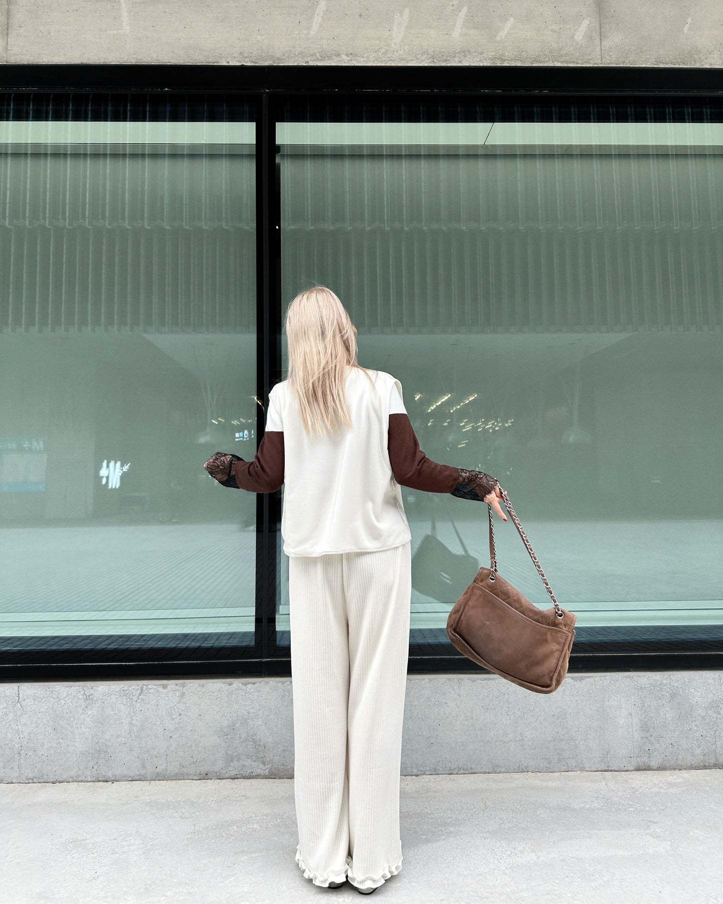 aalis LILIA T ruffle hem track pants  (White)