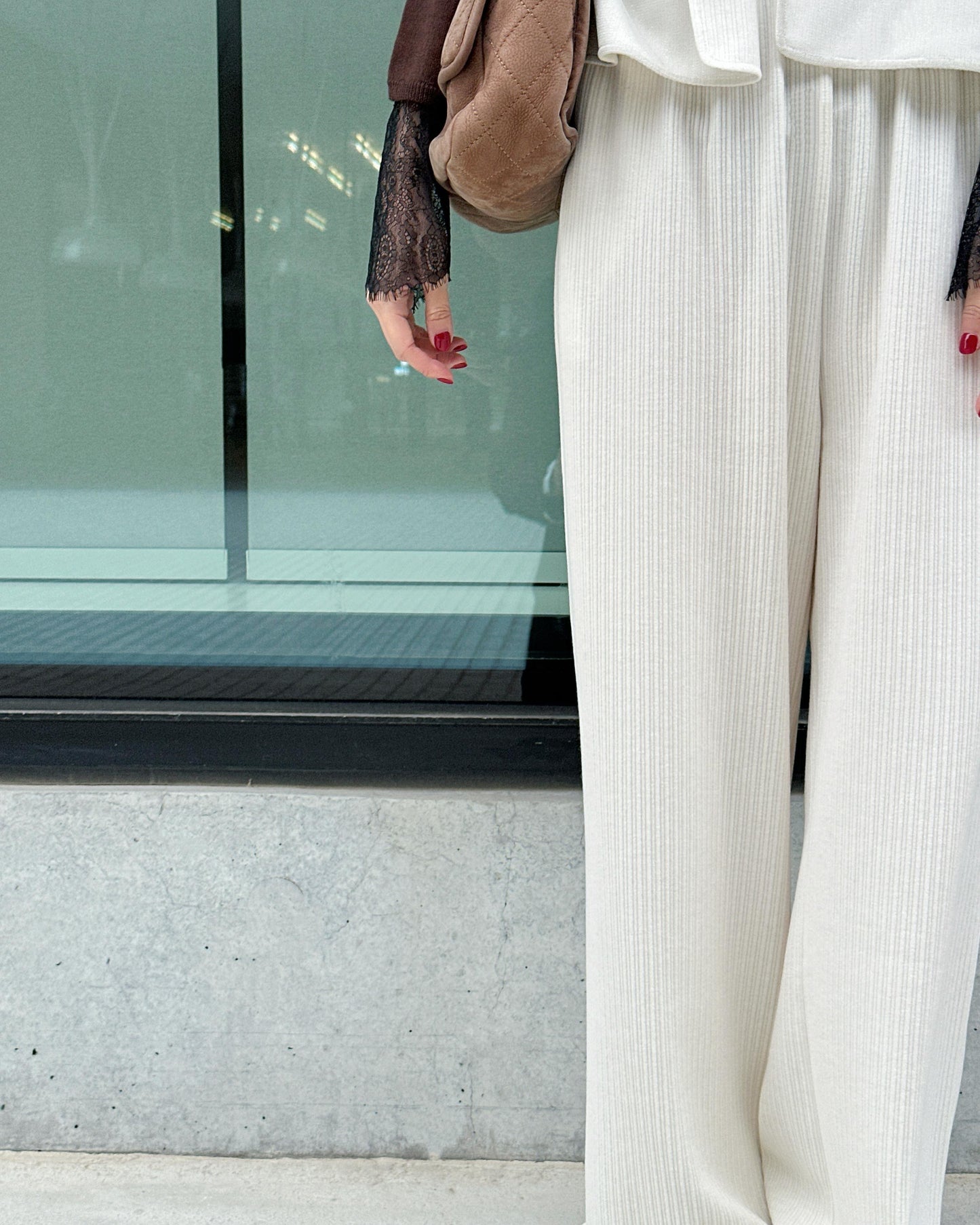 aalis LILIA T ruffle hem track pants  (White)