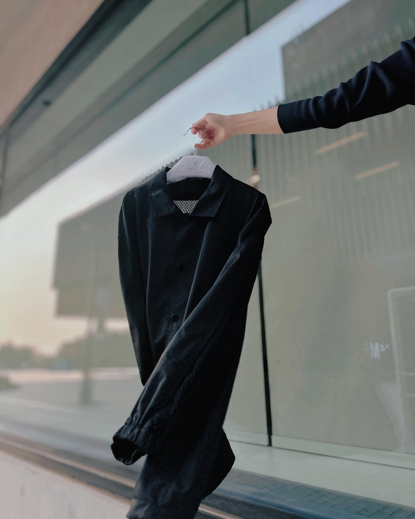 aalis XYLER mesh panel windbreaker (Black)