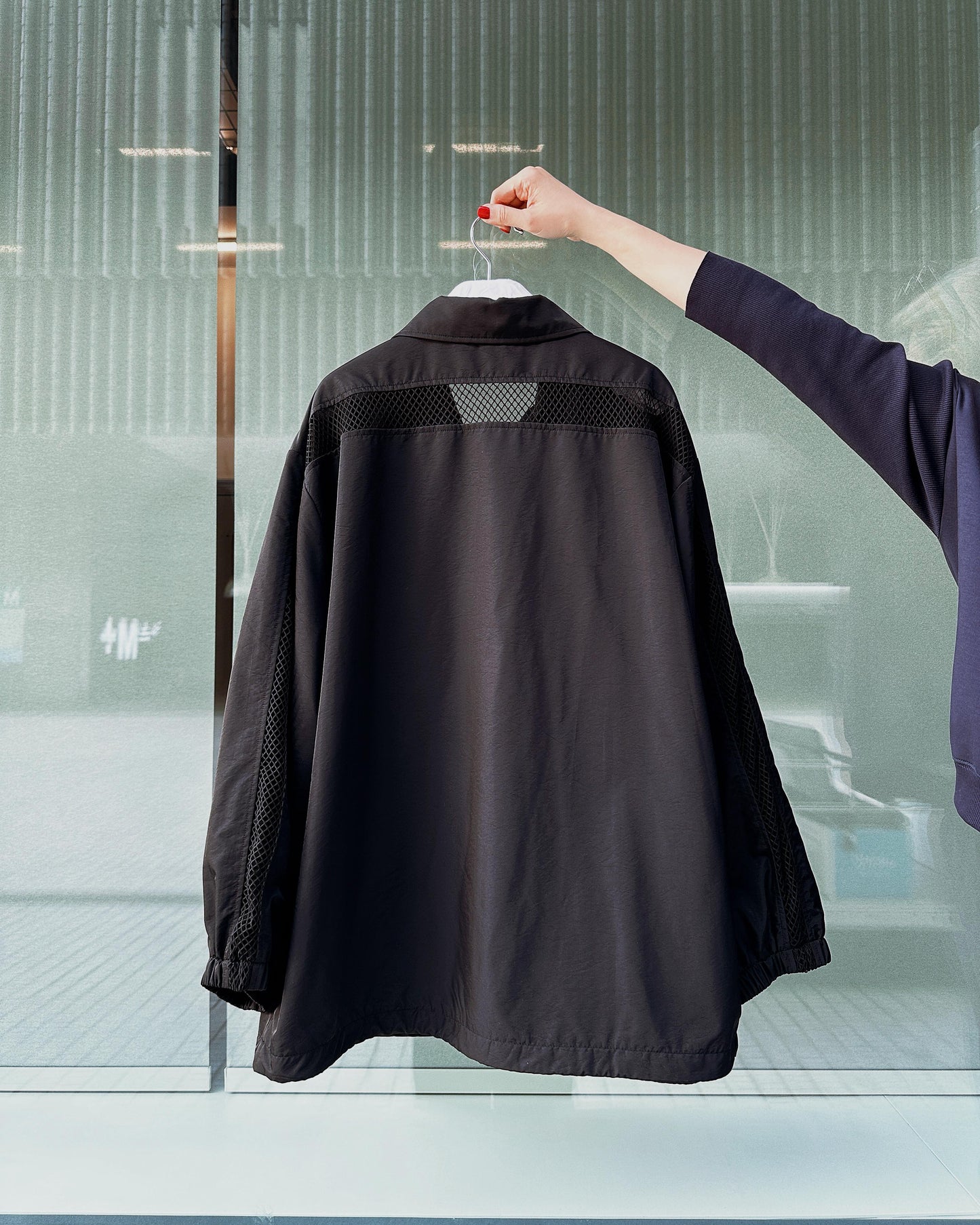 aalis XYLER mesh panel windbreaker (Black)