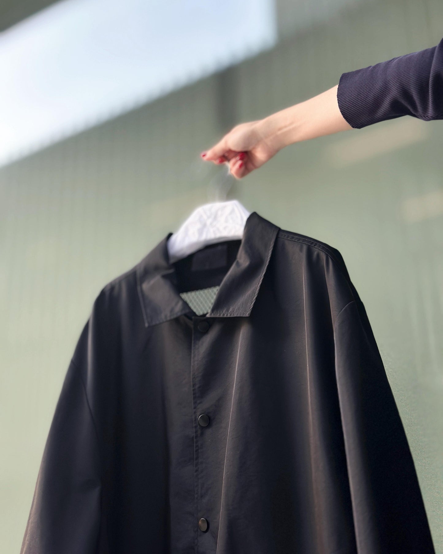 aalis XYLER mesh panel windbreaker (Black)