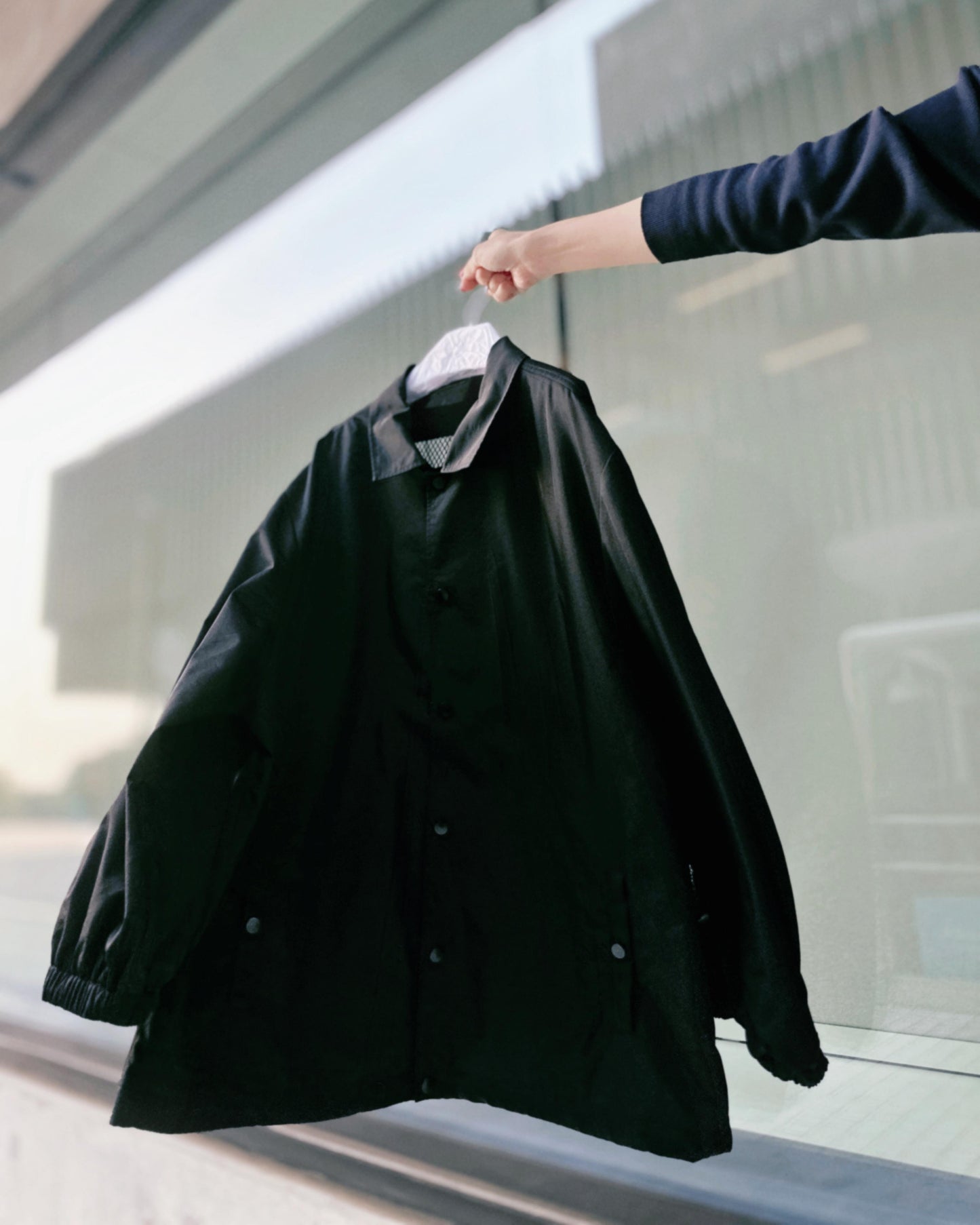 aalis XYLER mesh panel windbreaker (Black)