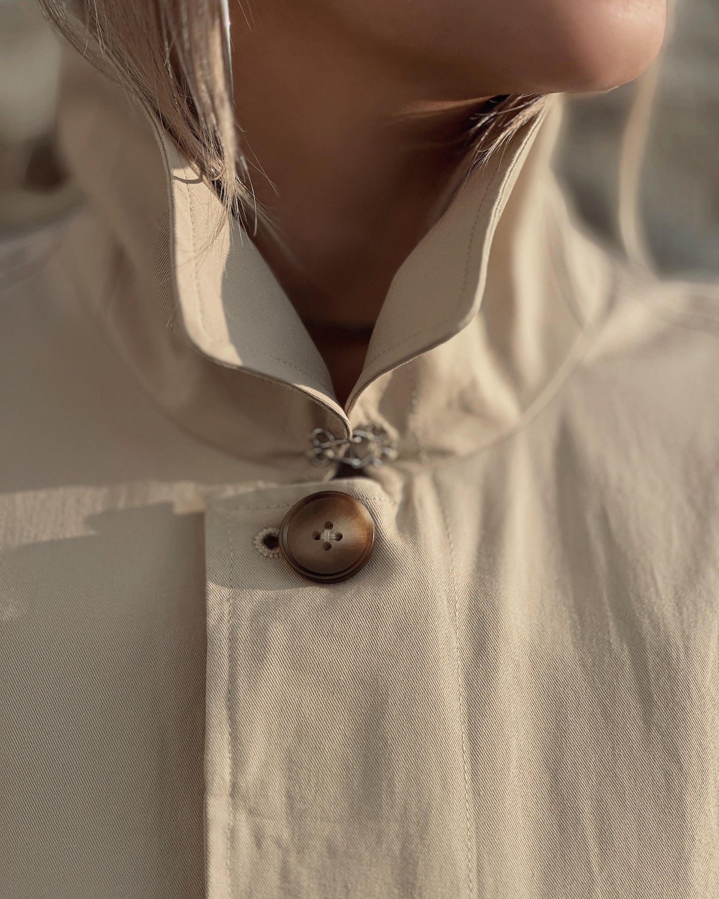 aalis MAIZE raglan sleeves mid length trench coat (Lt Khaki)