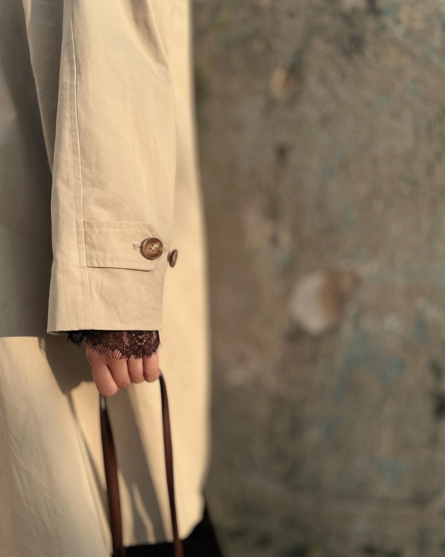 aalis MAIZE raglan sleeves mid length trench coat (Lt Khaki)