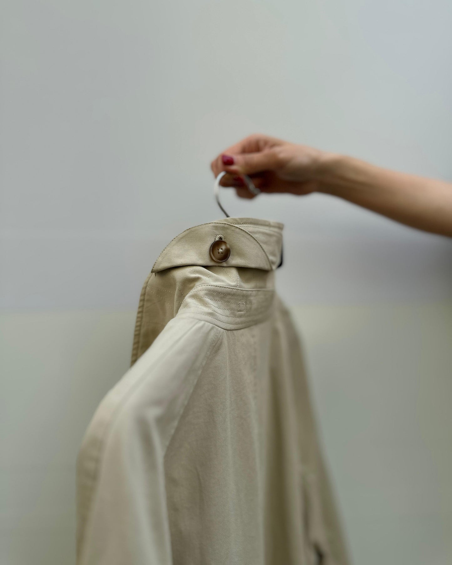 aalis MAIZE raglan sleeves mid length trench coat (Lt Khaki)