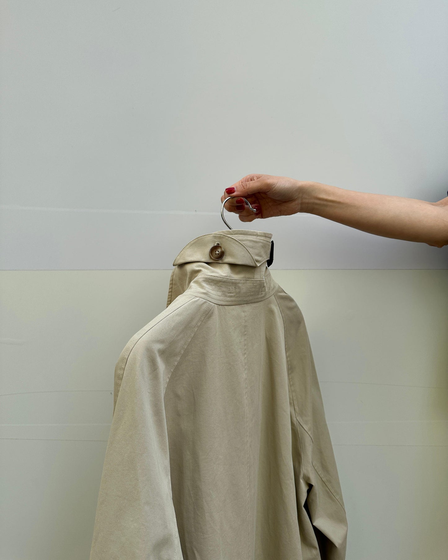 aalis MAIZE raglan sleeves mid length trench coat (Lt Khaki)