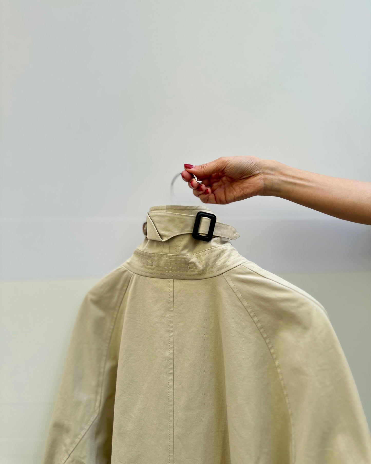 aalis MAIZE raglan sleeves mid length trench coat (Lt Khaki)