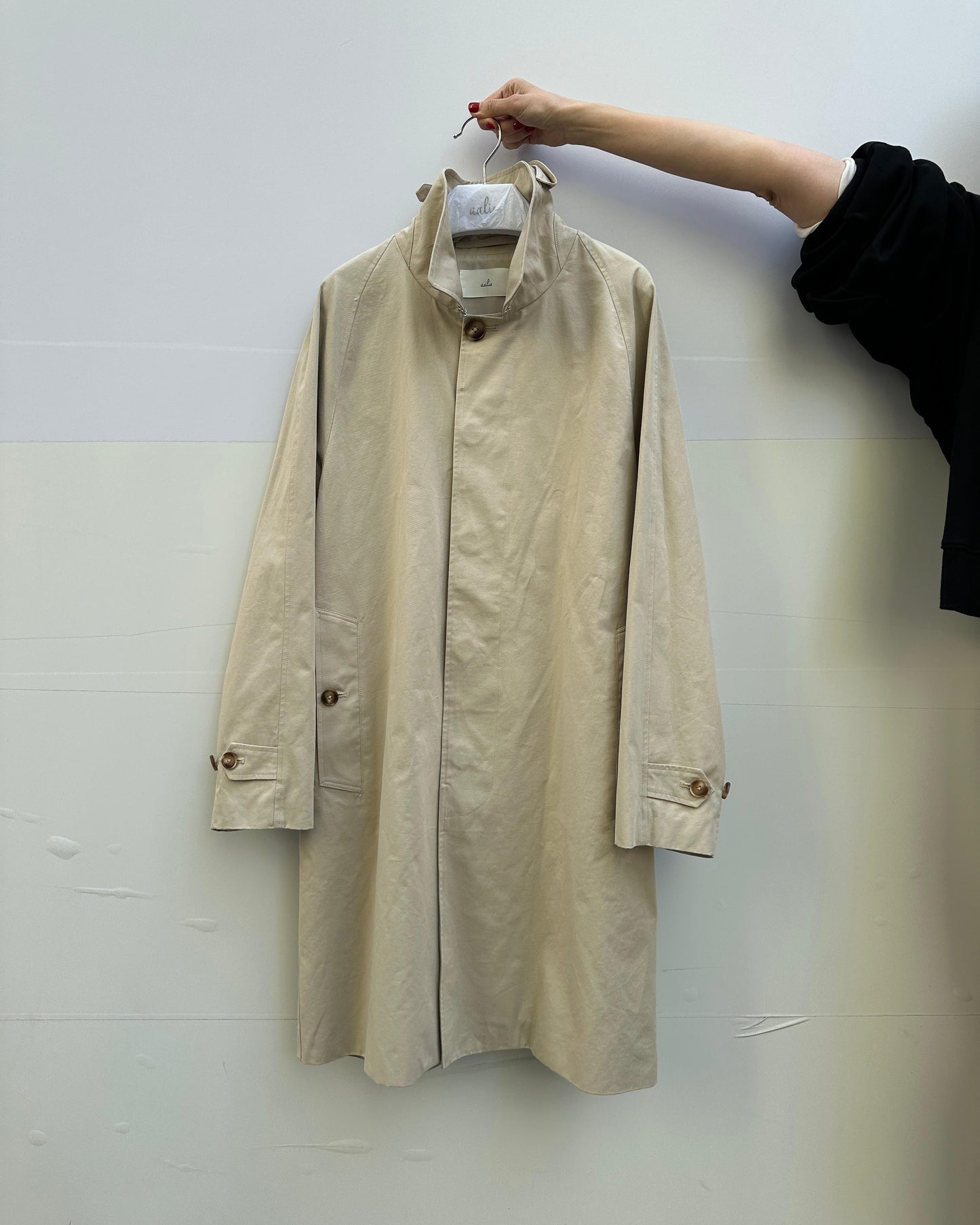 aalis MAIZE raglan sleeves mid length trench coat (Lt Khaki)