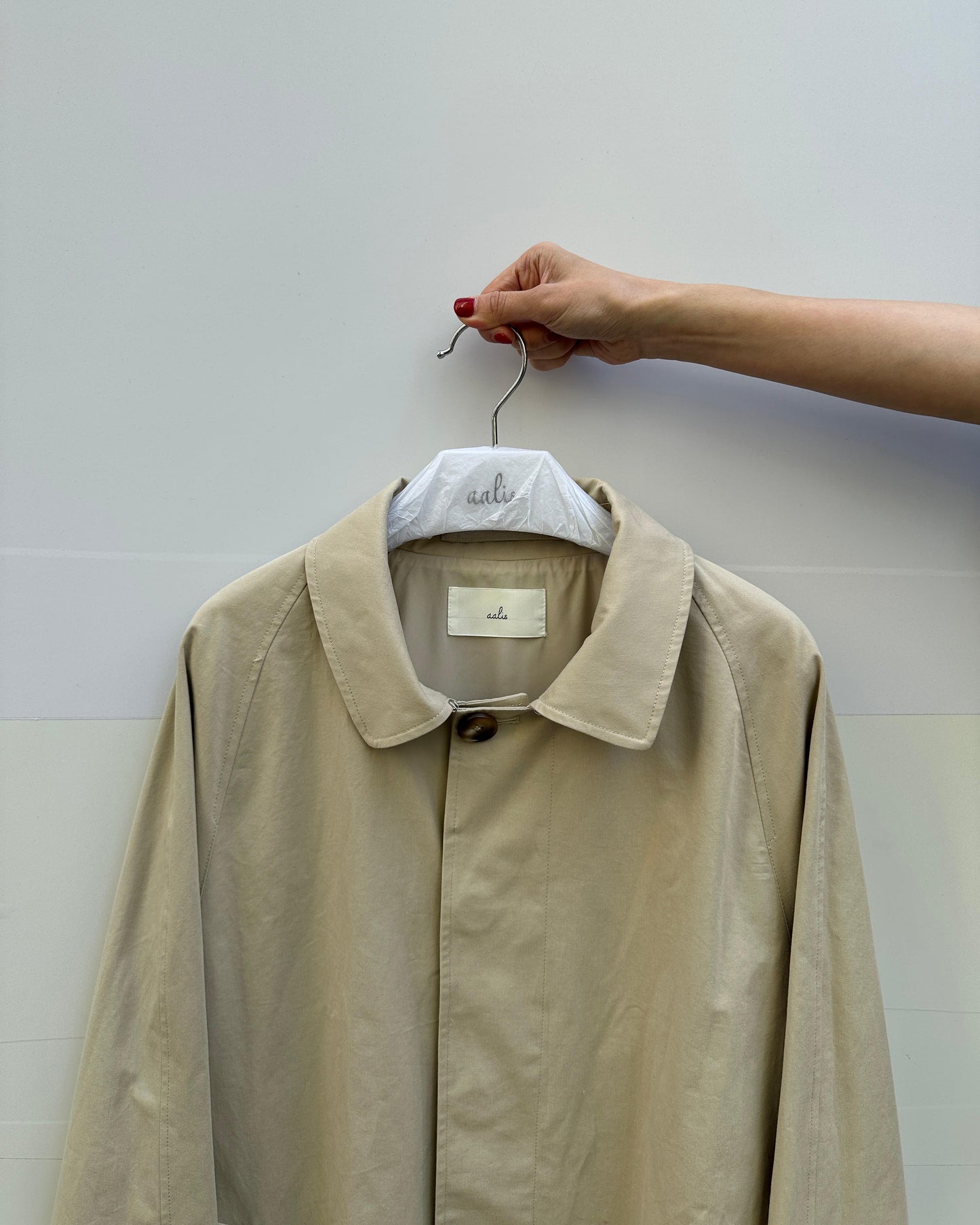 aalis MAIZE raglan sleeves mid length trench coat (Lt Khaki)