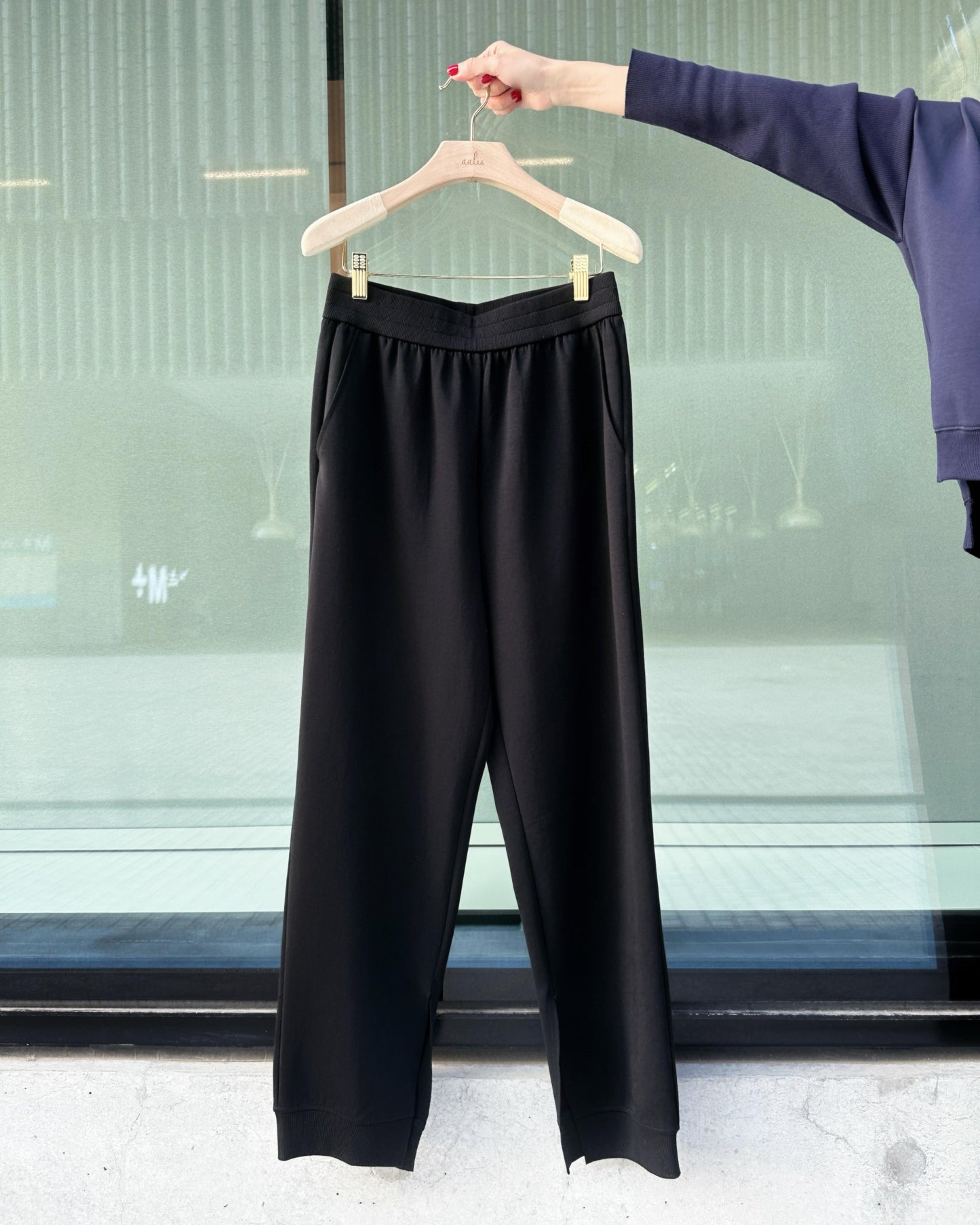 aalis NATA side slits sweat pants (Black)