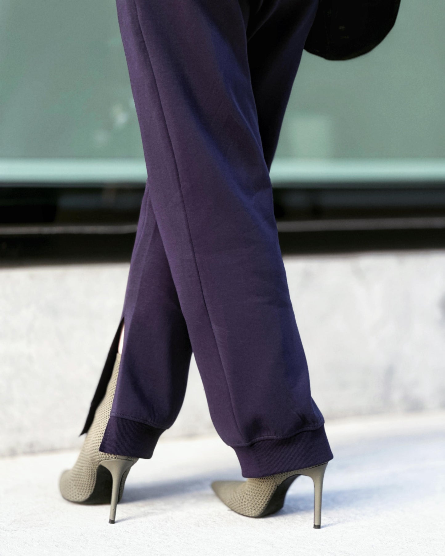 aalis NATA side slits sweat pants (Dark Blue)