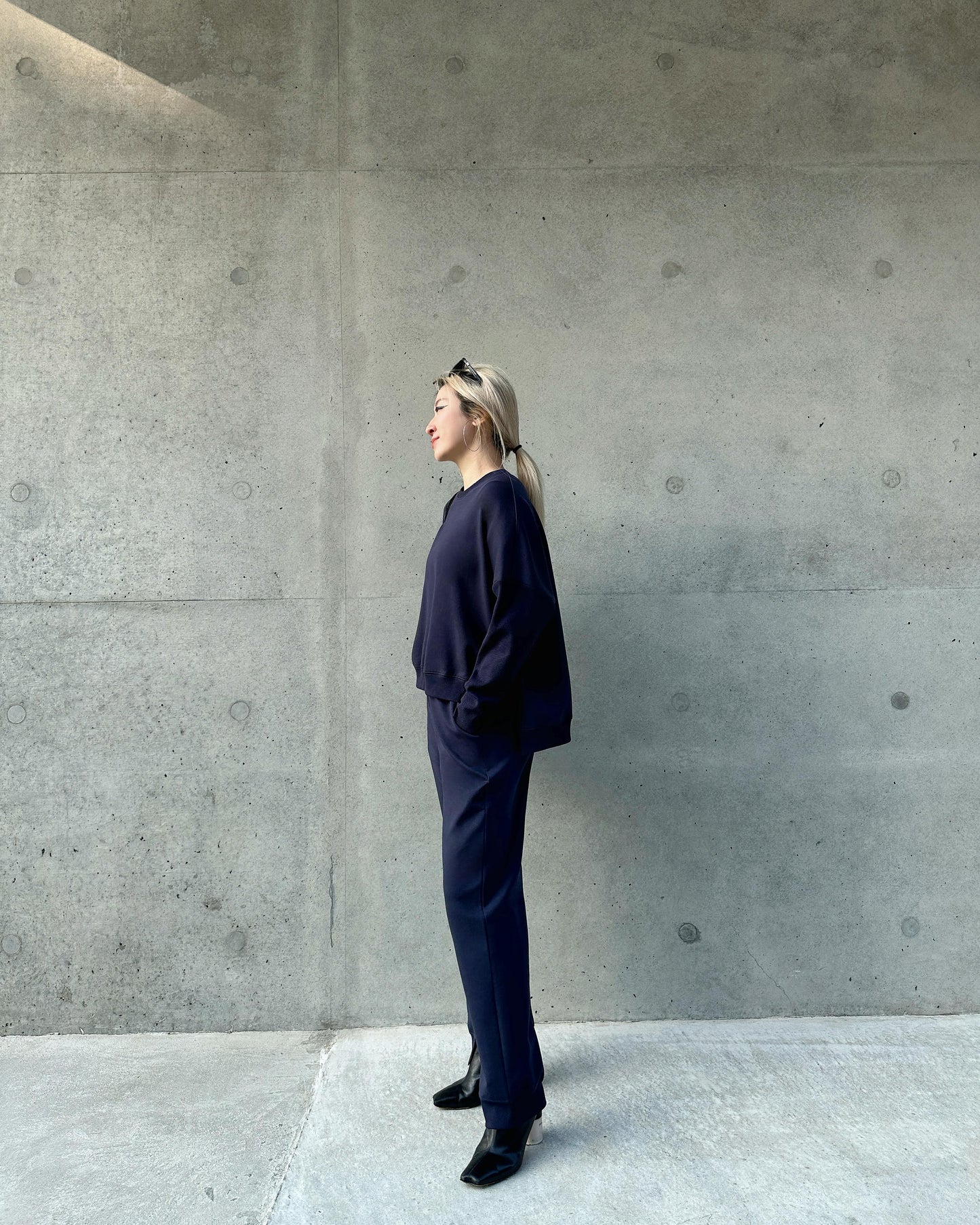 aalis NATA side slits sweat pants (Dark Blue)