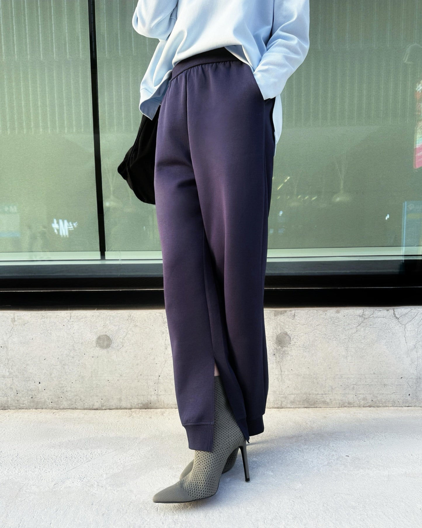 aalis NATA side slits sweat pants (Dark Blue)