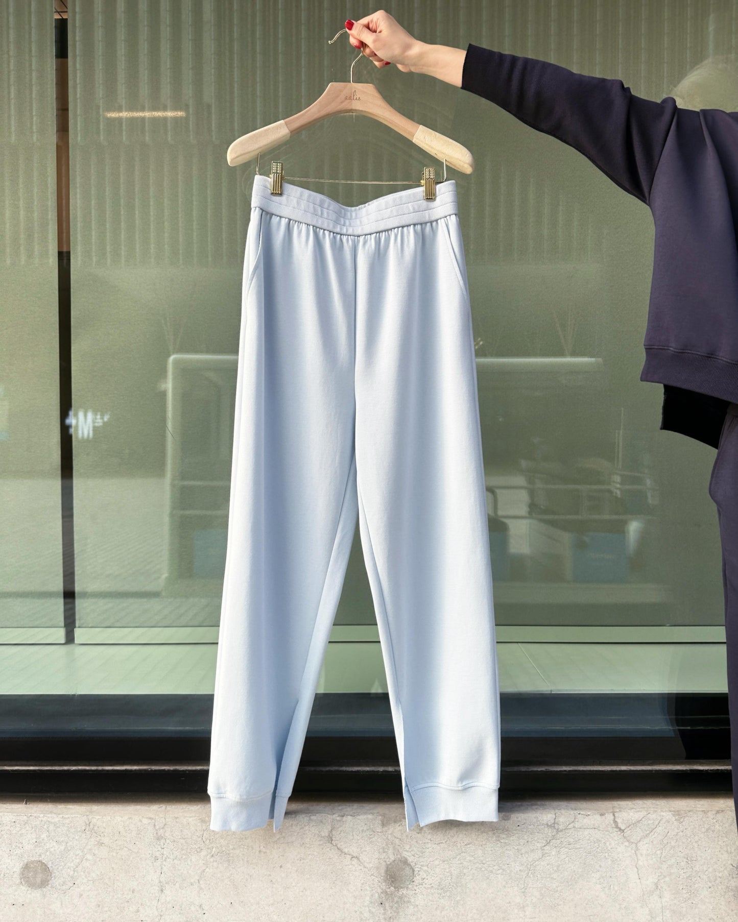 aalis NATA side slits sweat pants (Lt Blue)