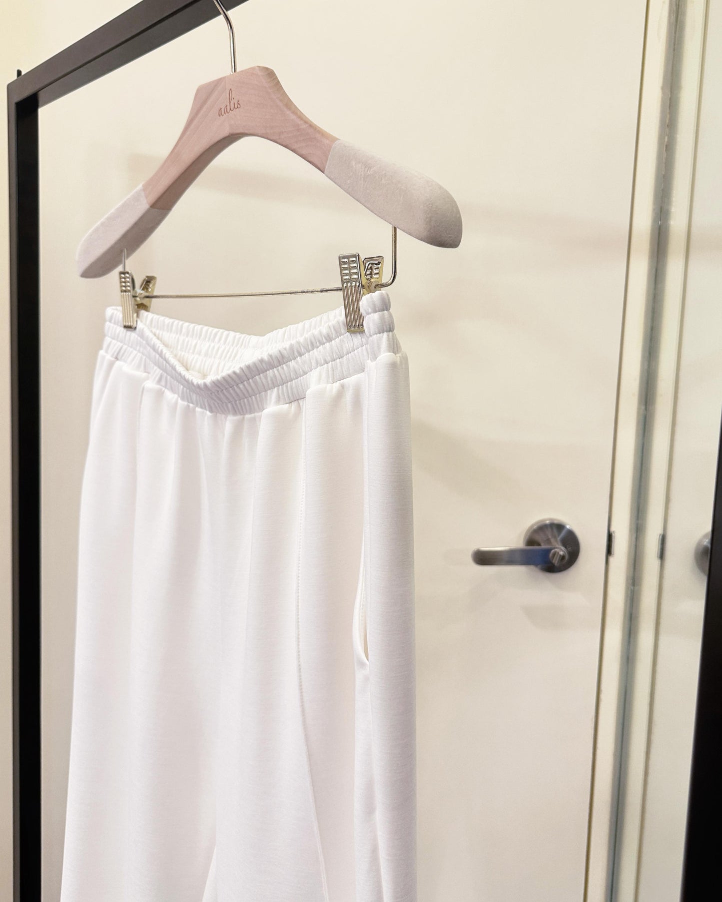 aalis IZZY SS26 track pants (White)